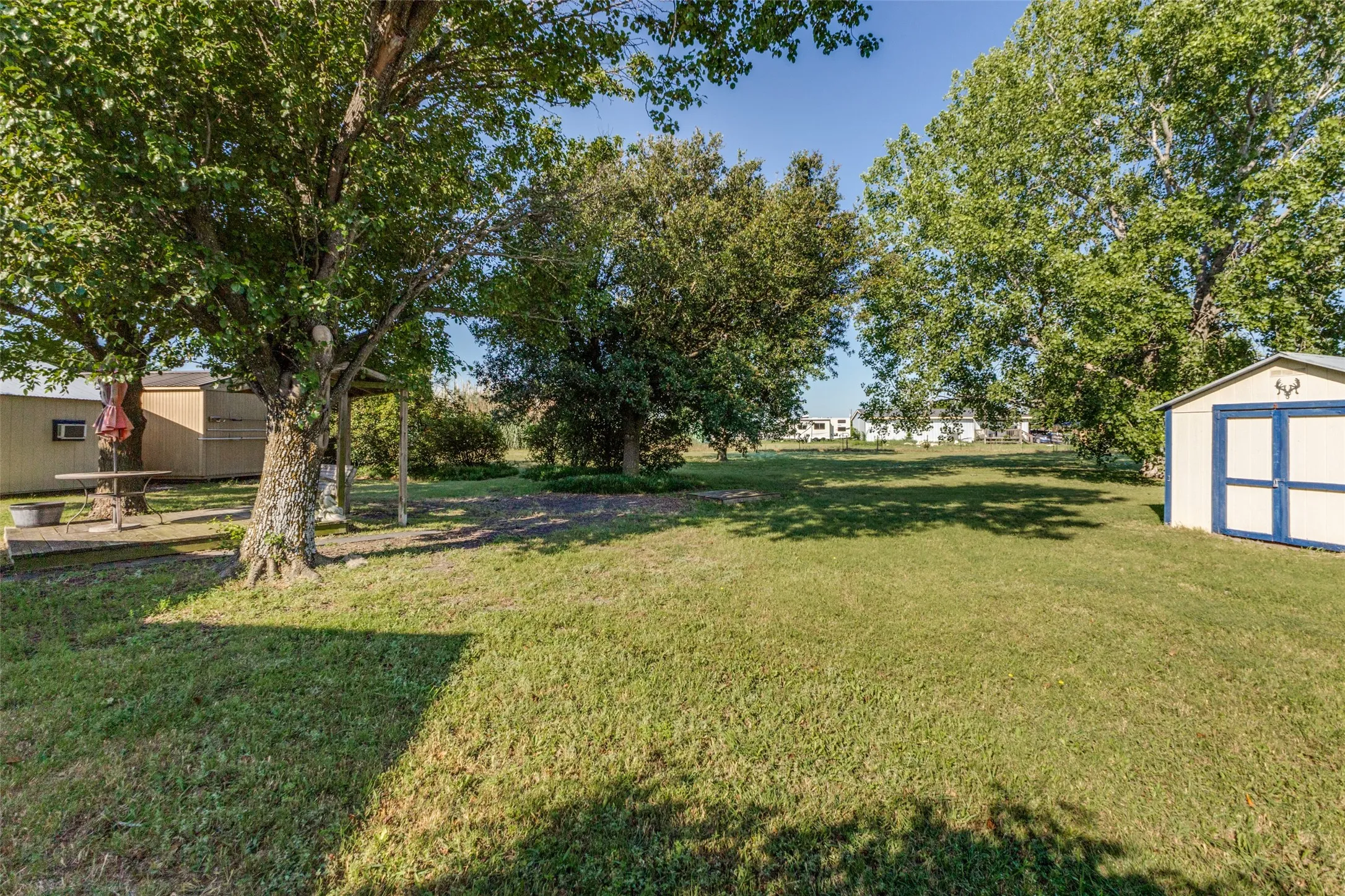 Mobile Home For Sale in Ellis County , 131 Squires Court, Ferris, Texas 75125, 3 Bedroom, 2 Bathroom, Garage spaces, 1,232 Sqft, built in 1998, mls#21240856, Real Estate Agent in Ferris, Homes For Sale in Ellis county, Homes For Sale in Ferris, Realtor in Ferris Texas, Real Estate Brokerage Independent Realty Texas, Luminita Cordes Realtor