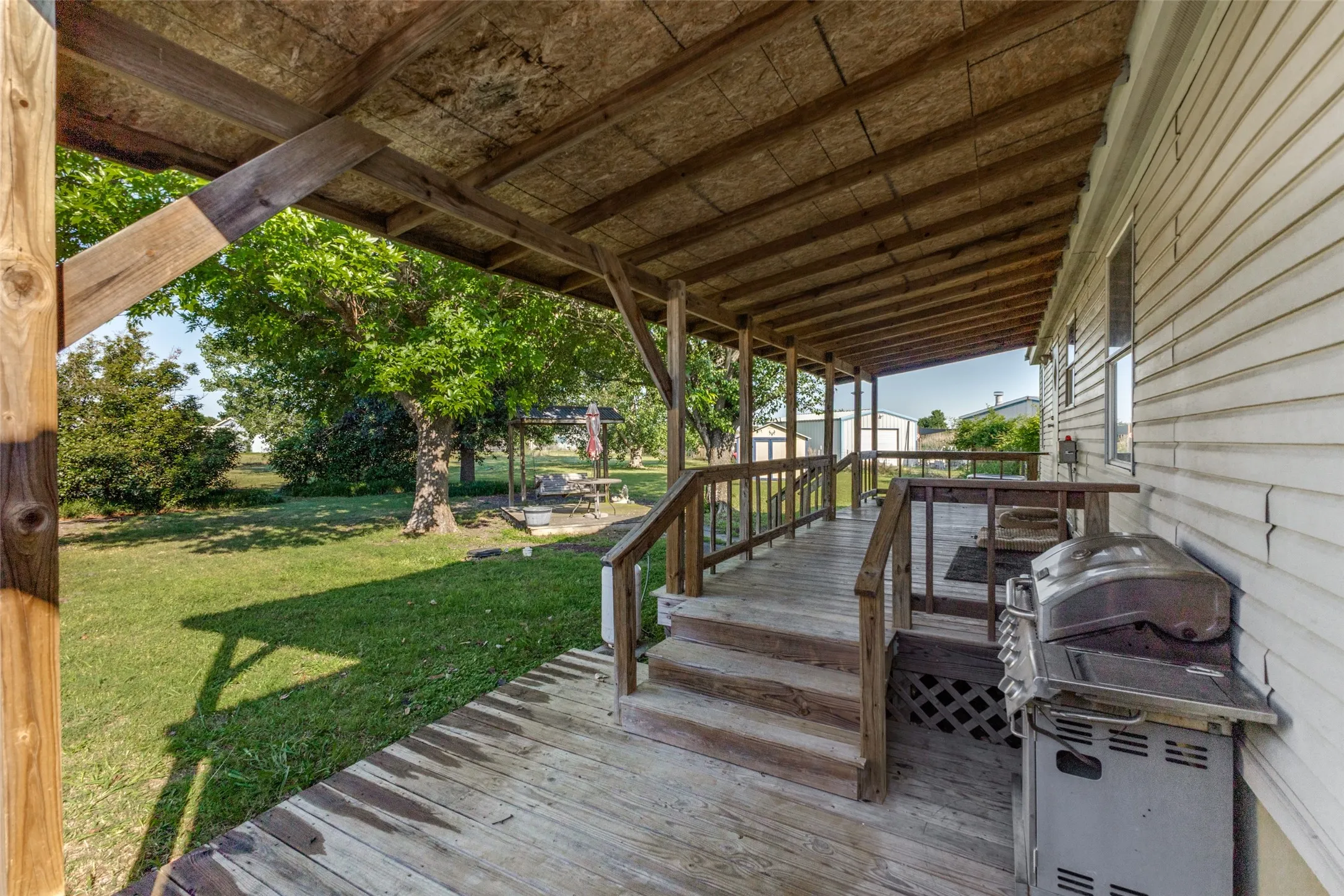 Mobile Home For Sale in Ellis County , 131 Squires Court, Ferris, Texas 75125, 3 Bedroom, 2 Bathroom, Garage spaces, 1,232 Sqft, built in 1998, mls#21240856, Real Estate Agent in Ferris, Homes For Sale in Ellis county, Homes For Sale in Ferris, Realtor in Ferris Texas, Real Estate Brokerage Independent Realty Texas, Luminita Cordes Realtor