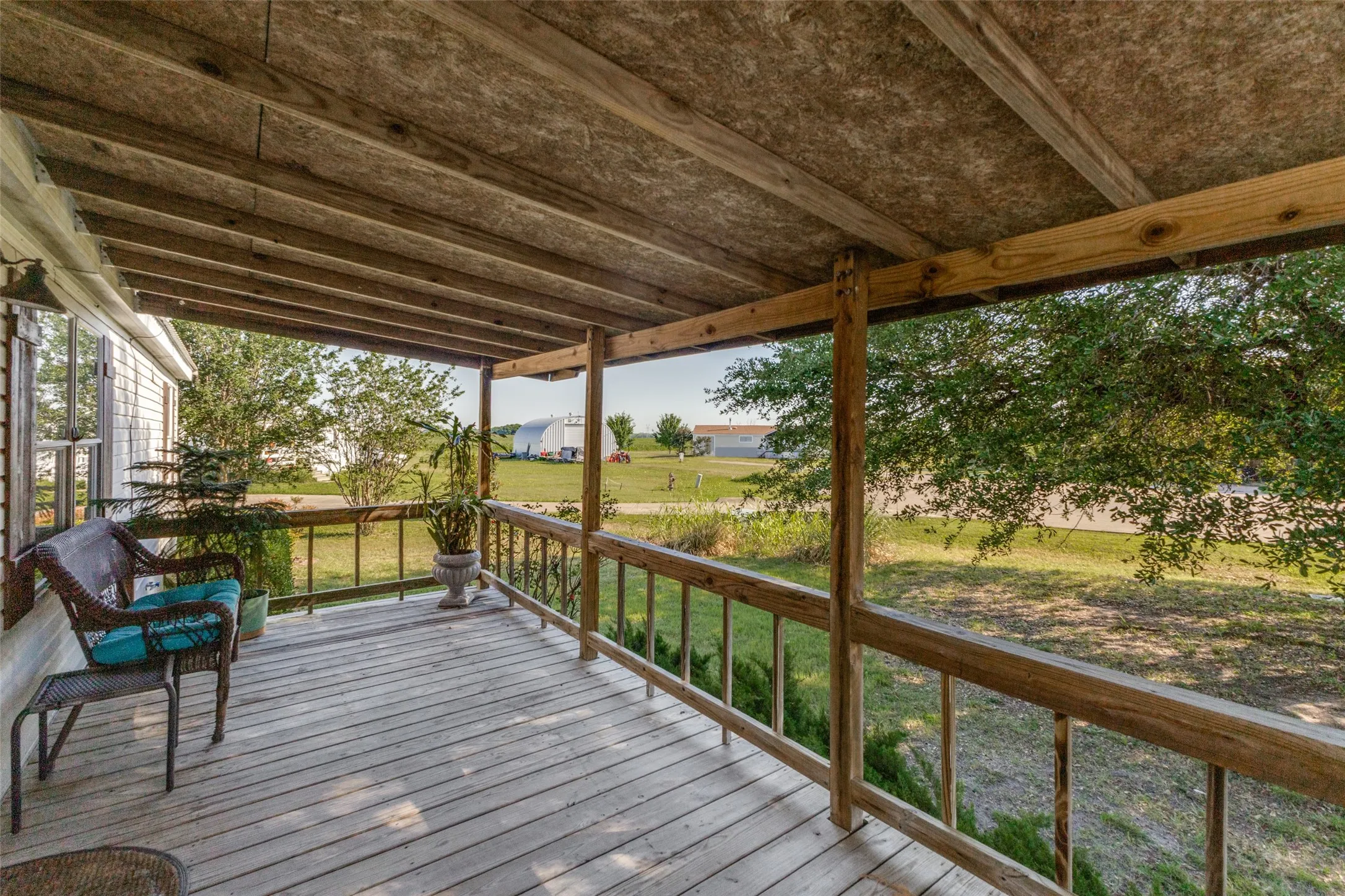Mobile Home For Sale in Ellis County , 131 Squires Court, Ferris, Texas 75125, 3 Bedroom, 2 Bathroom, Garage spaces, 1,232 Sqft, built in 1998, mls#21240856, Real Estate Agent in Ferris, Homes For Sale in Ellis county, Homes For Sale in Ferris, Realtor in Ferris Texas, Real Estate Brokerage Independent Realty Texas, Luminita Cordes Realtor