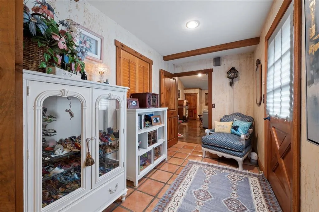 Farm For Rent in Denton County , 1382 E Black Jack Road, Aubrey, Texas 76227, 3 Bedroom, 3 Bathroom, 2 Garage spaces, 5,045 Sqft, built in 1977, mls#21239460, Real Estate Agent in Aubrey, Homes For Rent in Denton county, Homes For Rent in Aubrey, Realtor in Aubrey Texas, Real Estate Brokerage Independent Realty Texas, Luminita Cordes Realtor