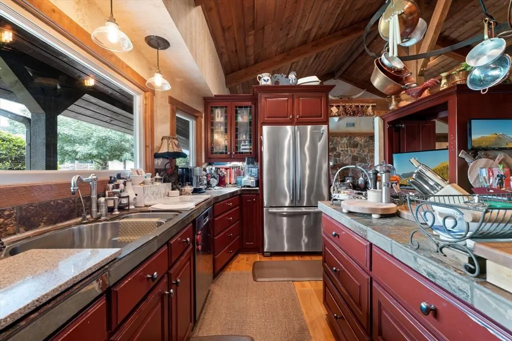 Farm For Rent in Denton County , 1382 E Black Jack Road, Aubrey, Texas 76227, 3 Bedroom, 3 Bathroom, 2 Garage spaces, 5,045 Sqft, built in 1977, mls#21239460, Real Estate Agent in Aubrey, Homes For Rent in Denton county, Homes For Rent in Aubrey, Realtor in Aubrey Texas, Real Estate Brokerage Independent Realty Texas, Luminita Cordes Realtor