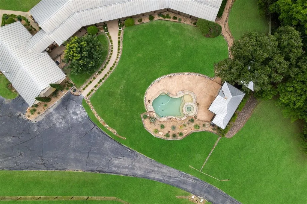 Farm For Rent in Denton County , 1382 E Black Jack Road, Aubrey, Texas 76227, 3 Bedroom, 3 Bathroom, 2 Garage spaces, 5,045 Sqft, built in 1977, mls#21239460, Real Estate Agent in Aubrey, Homes For Rent in Denton county, Homes For Rent in Aubrey, Realtor in Aubrey Texas, Real Estate Brokerage Independent Realty Texas, Luminita Cordes Realtor