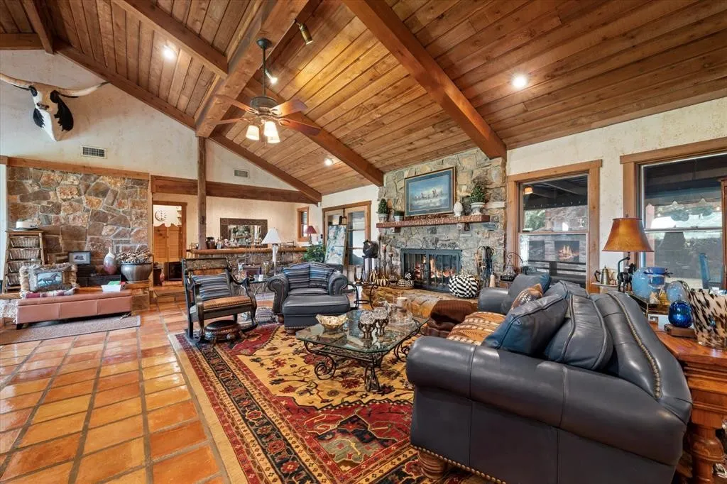 Farm For Rent in Denton County , 1382 E Black Jack Road, Aubrey, Texas 76227, 3 Bedroom, 3 Bathroom, 2 Garage spaces, 5,045 Sqft, built in 1977, mls#21239460, Real Estate Agent in Aubrey, Homes For Rent in Denton county, Homes For Rent in Aubrey, Realtor in Aubrey Texas, Real Estate Brokerage Independent Realty Texas, Luminita Cordes Realtor