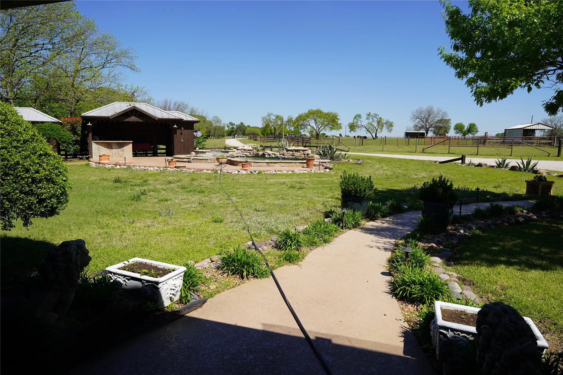 Farm For Rent in Denton County , 1382 E Black Jack Road, Aubrey, Texas 76227, 3 Bedroom, 3 Bathroom, 2 Garage spaces, 5,045 Sqft, built in 1977, mls#21239460, Real Estate Agent in Aubrey, Homes For Rent in Denton county, Homes For Rent in Aubrey, Realtor in Aubrey Texas, Real Estate Brokerage Independent Realty Texas, Luminita Cordes Realtor