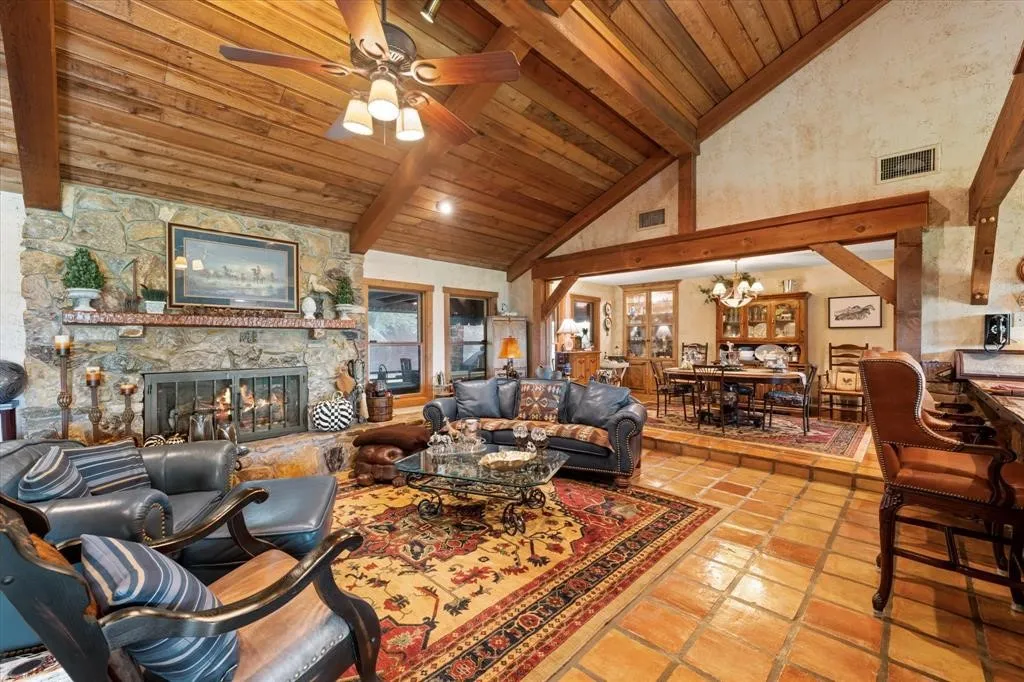 Farm For Rent in Denton County , 1382 E Black Jack Road, Aubrey, Texas 76227, 3 Bedroom, 3 Bathroom, 2 Garage spaces, 5,045 Sqft, built in 1977, mls#21239460, Real Estate Agent in Aubrey, Homes For Rent in Denton county, Homes For Rent in Aubrey, Realtor in Aubrey Texas, Real Estate Brokerage Independent Realty Texas, Luminita Cordes Realtor