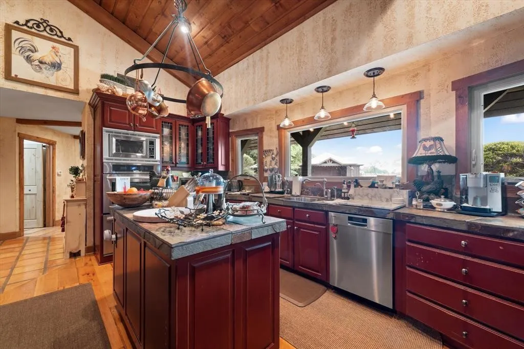 Farm For Rent in Denton County , 1382 E Black Jack Road, Aubrey, Texas 76227, 3 Bedroom, 3 Bathroom, 2 Garage spaces, 5,045 Sqft, built in 1977, mls#21239460, Real Estate Agent in Aubrey, Homes For Rent in Denton county, Homes For Rent in Aubrey, Realtor in Aubrey Texas, Real Estate Brokerage Independent Realty Texas, Luminita Cordes Realtor
