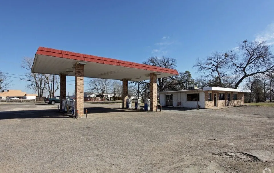 Retail For Sale in Kaufman County , 620 W Mason Street, Mabank, Texas 75147, 0, 0, Garage spaces, 0 Sqft, built in 1989, Price $698,000, mls#21247618, Real Estate Agent in Mabank, Homes For Sale in Kaufman county, Homes For Sale in Mabank, Realtor in Mabank Texas, Real Estate Brokerage Independent Realty Texas, Luminita Cordes Realtor