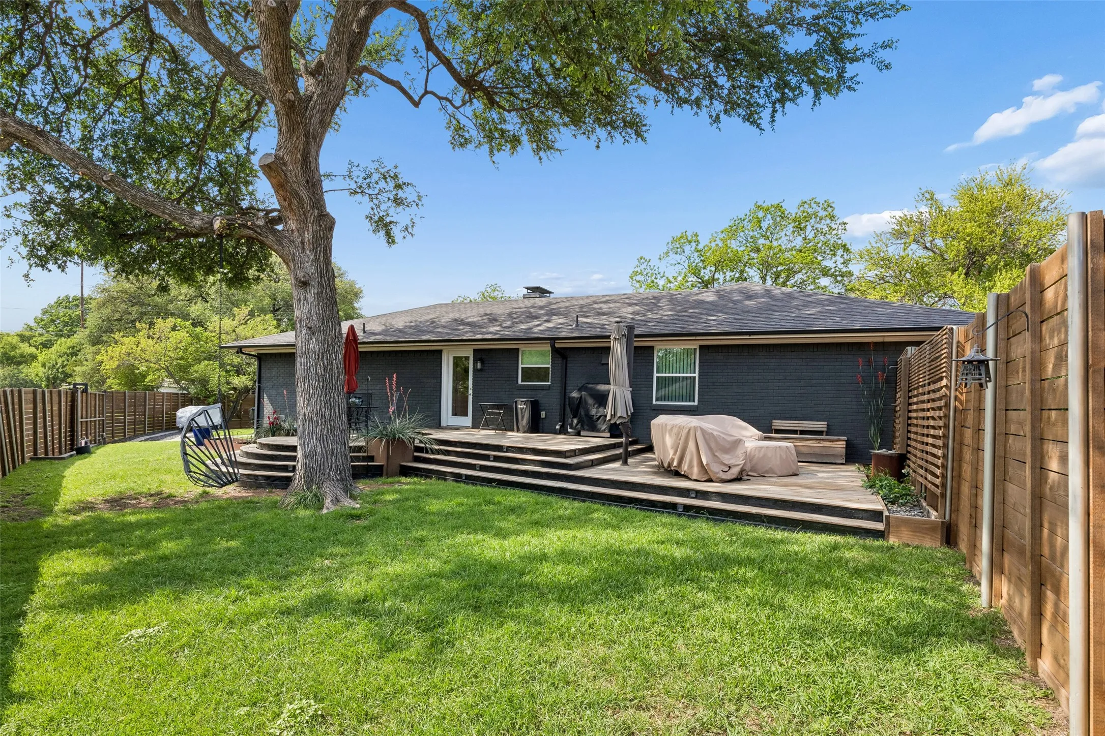 Single Family Residence For Sale in Dallas County , 804 S Weatherred Drive, Richardson, Texas 75080, 3 Bedroom, 2 Bathroom, 2 Garage spaces, 2,034 Sqft, built in 1960, mls#21247962, Real Estate Agent in Richardson, Homes For Sale in Dallas county, Homes For Sale in Richardson, Realtor in Richardson Texas, Real Estate Brokerage Independent Realty Texas, Luminita Cordes Realtor