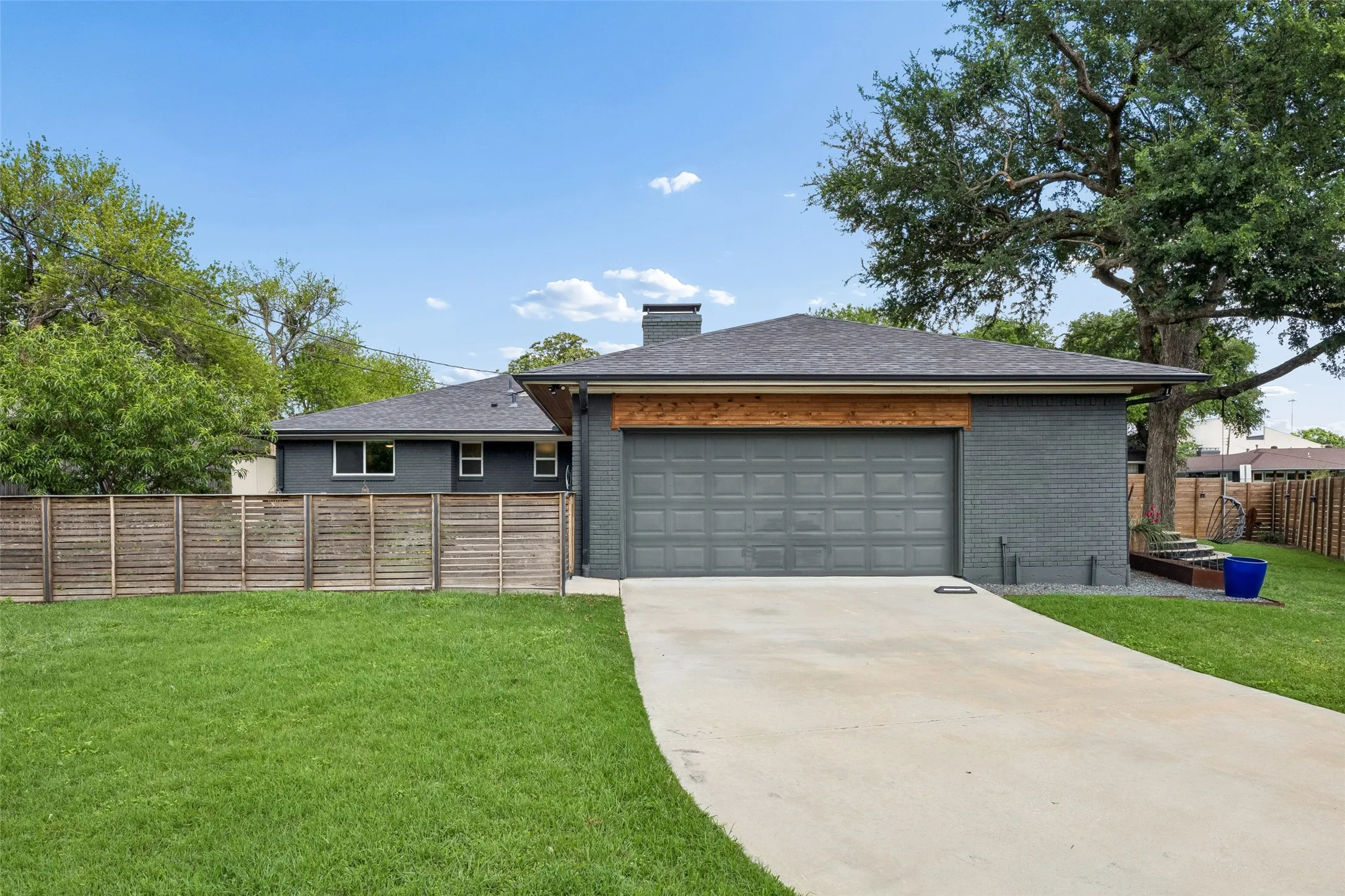 Single Family Residence For Sale in Dallas County , 804 S Weatherred Drive, Richardson, Texas 75080, 3 Bedroom, 2 Bathroom, 2 Garage spaces, 2,034 Sqft, built in 1960, mls#21247962, Real Estate Agent in Richardson, Homes For Sale in Dallas county, Homes For Sale in Richardson, Realtor in Richardson Texas, Real Estate Brokerage Independent Realty Texas, Luminita Cordes Realtor