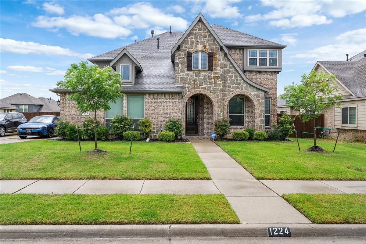 Single Family Residence For Sale in Dallas County , 1224 Crawford Drive, De Soto, Texas 75115, 5 Bedroom, 4 Bathroom, 2 Garage spaces, 3,304 Sqft, built in 2020, Preowned, mls#21248001, Real Estate Agent in De Soto, Homes For Sale in Dallas county, Homes For Sale in De Soto, Realtor in De Soto Texas, Real Estate Brokerage Independent Realty Texas, Luminita Cordes Realtor