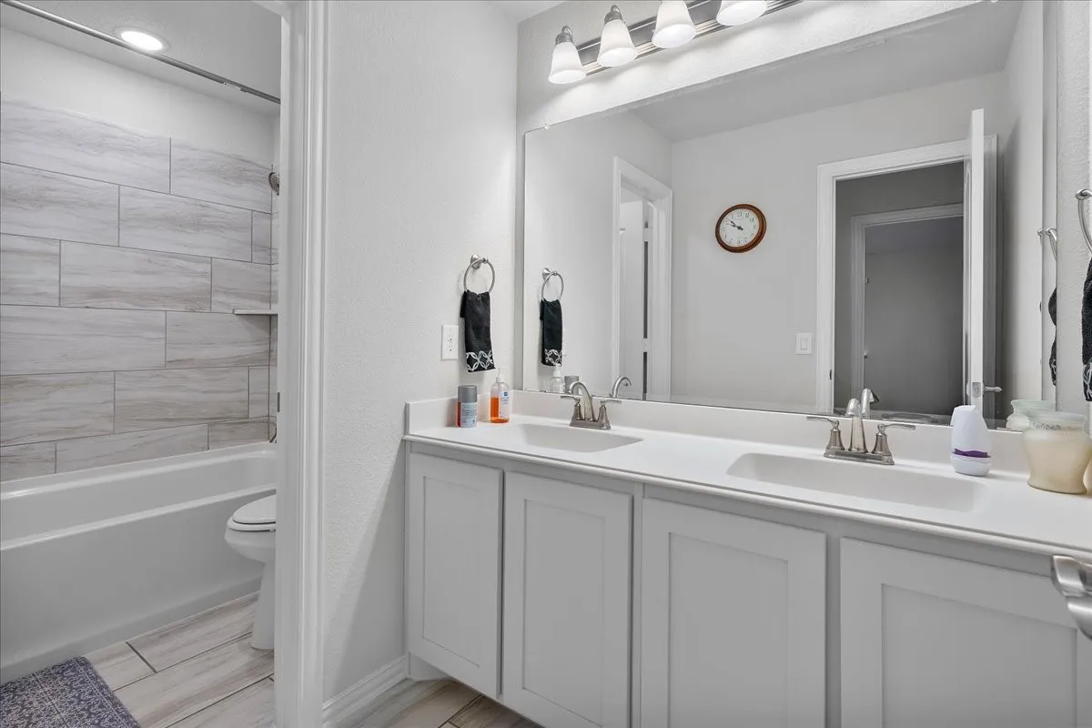 Single Family Residence For Sale in Dallas County , 1224 Crawford Drive, De Soto, Texas 75115, 5 Bedroom, 4 Bathroom, 2 Garage spaces, 3,304 Sqft, built in 2020, Preowned, mls#21248001, Real Estate Agent in De Soto, Homes For Sale in Dallas county, Homes For Sale in De Soto, Realtor in De Soto Texas, Real Estate Brokerage Independent Realty Texas, Luminita Cordes Realtor