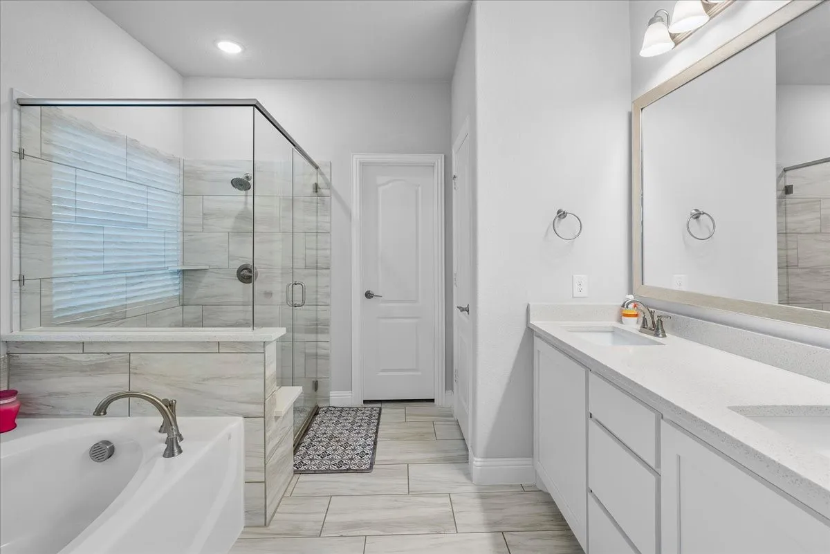 Single Family Residence For Sale in Dallas County , 1224 Crawford Drive, De Soto, Texas 75115, 5 Bedroom, 4 Bathroom, 2 Garage spaces, 3,304 Sqft, built in 2020, Preowned, mls#21248001, Real Estate Agent in De Soto, Homes For Sale in Dallas county, Homes For Sale in De Soto, Realtor in De Soto Texas, Real Estate Brokerage Independent Realty Texas, Luminita Cordes Realtor
