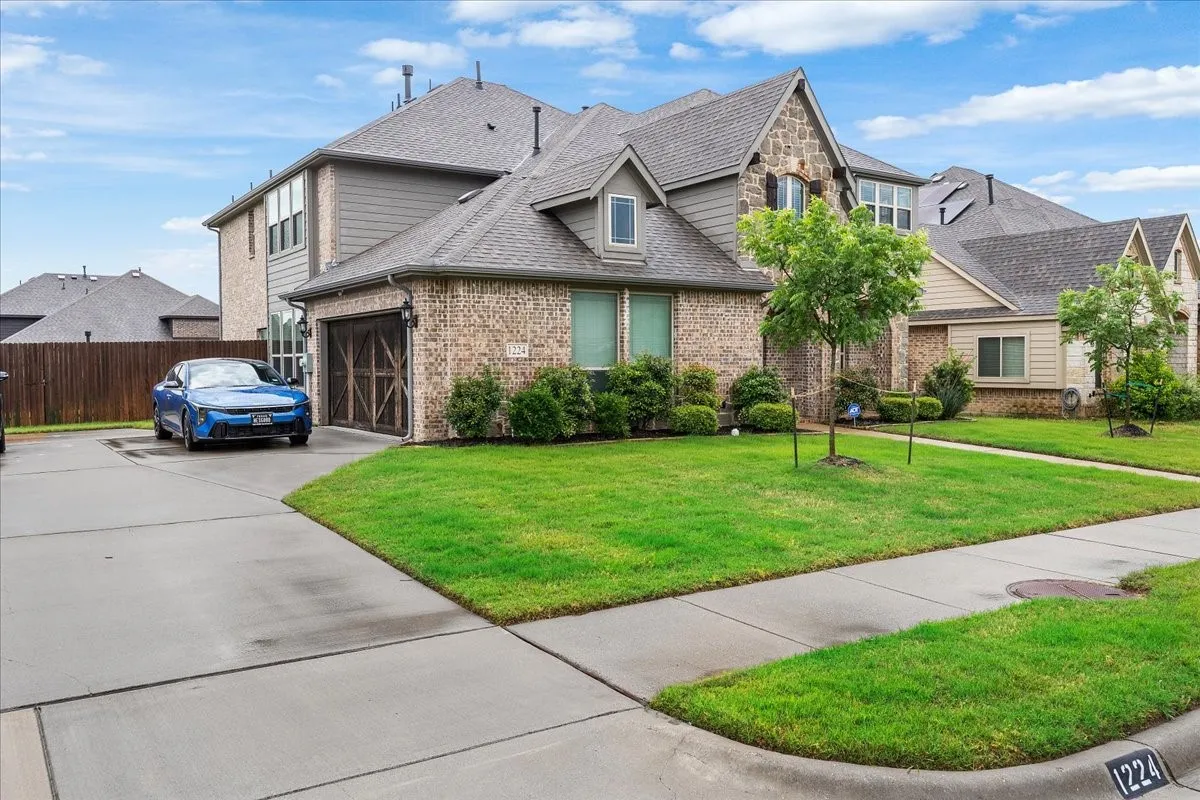 Single Family Residence For Sale in Dallas County , 1224 Crawford Drive, De Soto, Texas 75115, 5 Bedroom, 4 Bathroom, 2 Garage spaces, 3,304 Sqft, built in 2020, Preowned, mls#21248001, Real Estate Agent in De Soto, Homes For Sale in Dallas county, Homes For Sale in De Soto, Realtor in De Soto Texas, Real Estate Brokerage Independent Realty Texas, Luminita Cordes Realtor