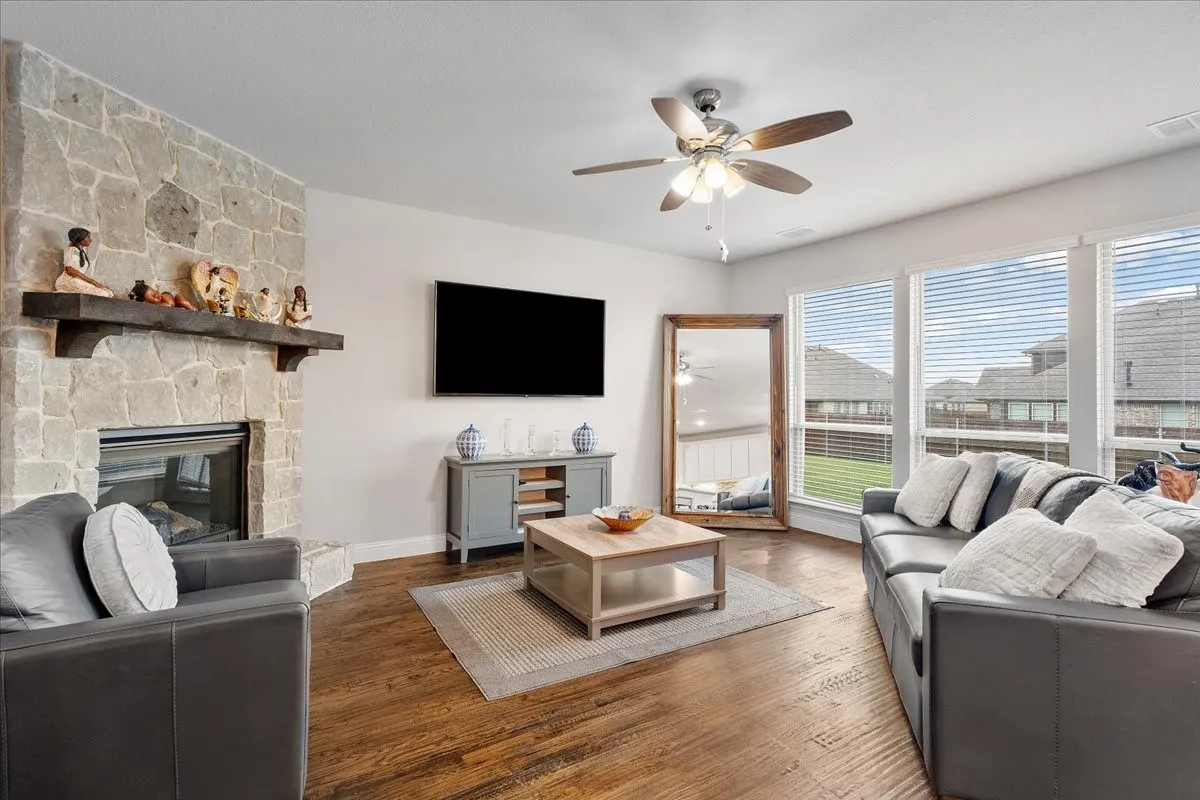 Single Family Residence For Sale in Dallas County , 1224 Crawford Drive, De Soto, Texas 75115, 5 Bedroom, 4 Bathroom, 2 Garage spaces, 3,304 Sqft, built in 2020, Preowned, mls#21248001, Real Estate Agent in De Soto, Homes For Sale in Dallas county, Homes For Sale in De Soto, Realtor in De Soto Texas, Real Estate Brokerage Independent Realty Texas, Luminita Cordes Realtor