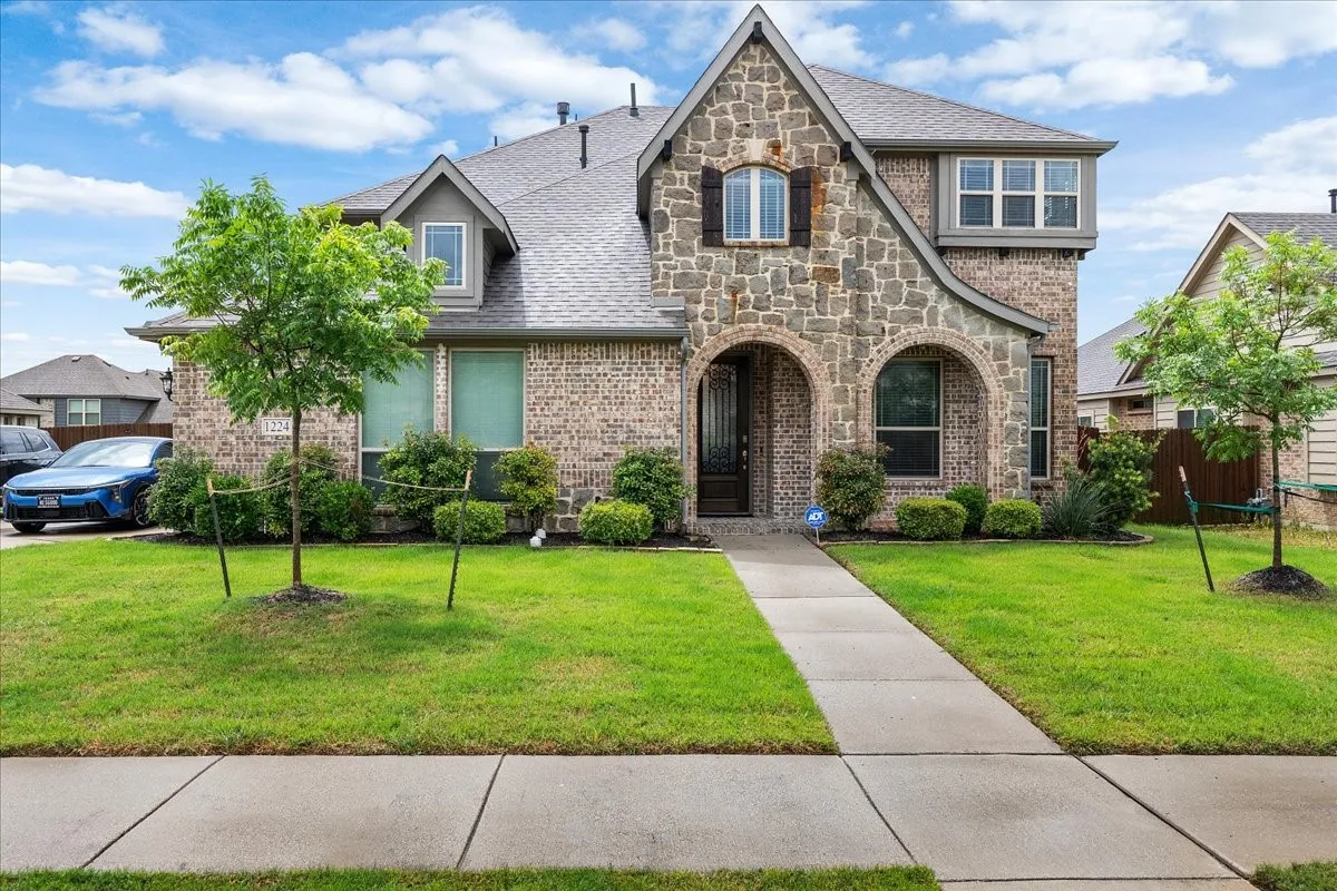 Single Family Residence For Sale in Dallas County , 1224 Crawford Drive, De Soto, Texas 75115, 5 Bedroom, 4 Bathroom, 2 Garage spaces, 3,304 Sqft, built in 2020, Preowned, mls#21248001, Real Estate Agent in De Soto, Homes For Sale in Dallas county, Homes For Sale in De Soto, Realtor in De Soto Texas, Real Estate Brokerage Independent Realty Texas, Luminita Cordes Realtor