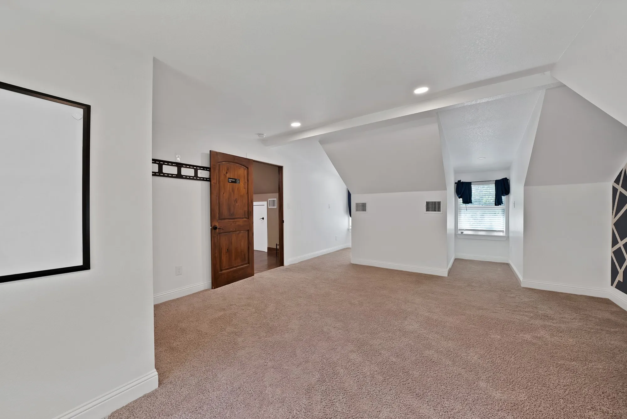 Single Family Residence For Sale in Tarrant County , 4713 Bernice Street, Haltom City, Texas 76117, 4 Bedroom, 3 Bathroom, 2 Garage spaces, 2,501 Sqft, built in 1952, mls#21247366, Real Estate Agent in Haltom City, Homes For Sale in Tarrant county, Homes For Sale in Haltom City, Realtor in Haltom City Texas, Real Estate Brokerage Independent Realty Texas, Luminita Cordes Realtor