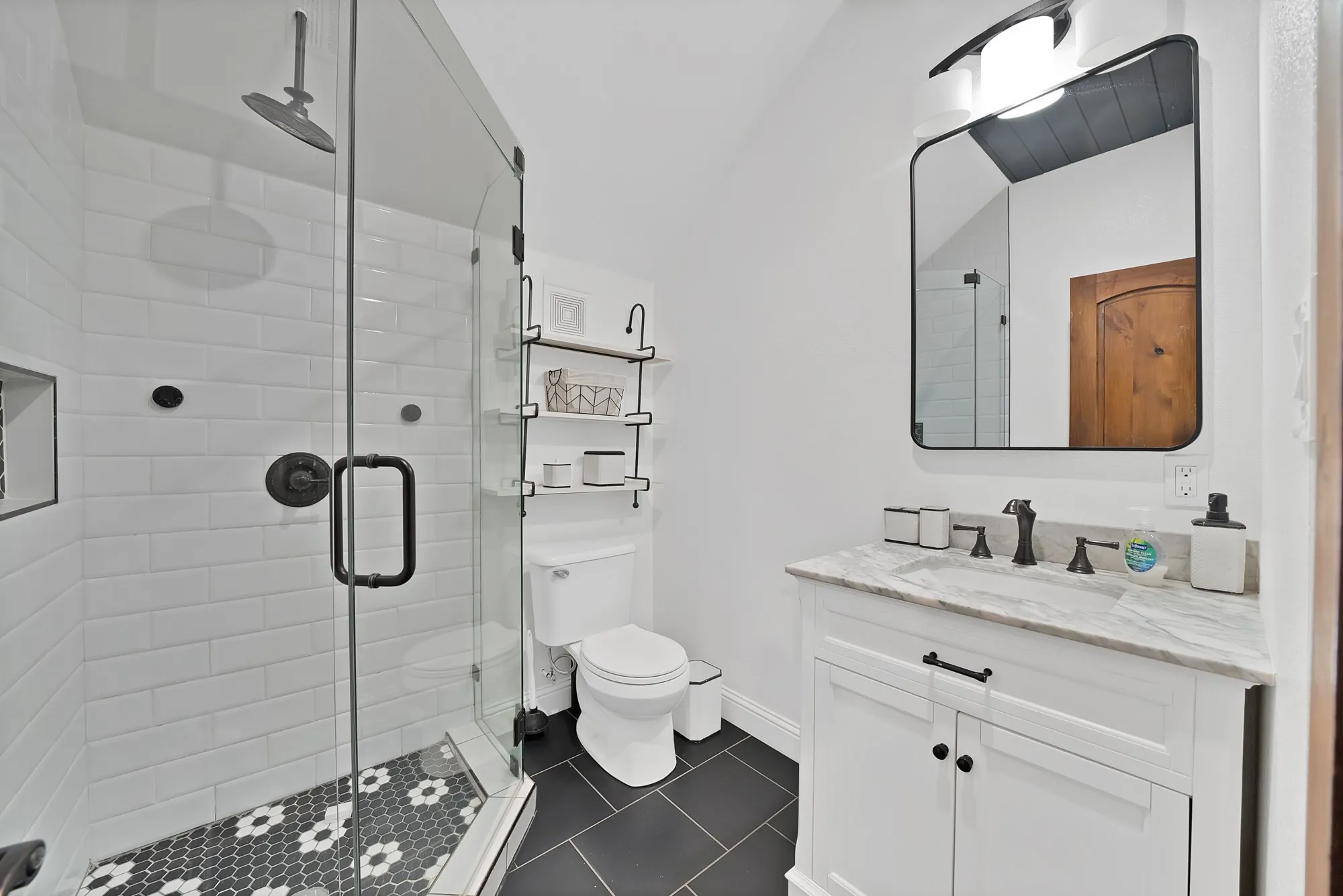 Single Family Residence For Sale in Tarrant County , 4713 Bernice Street, Haltom City, Texas 76117, 4 Bedroom, 3 Bathroom, 2 Garage spaces, 2,501 Sqft, built in 1952, mls#21247366, Real Estate Agent in Haltom City, Homes For Sale in Tarrant county, Homes For Sale in Haltom City, Realtor in Haltom City Texas, Real Estate Brokerage Independent Realty Texas, Luminita Cordes Realtor
