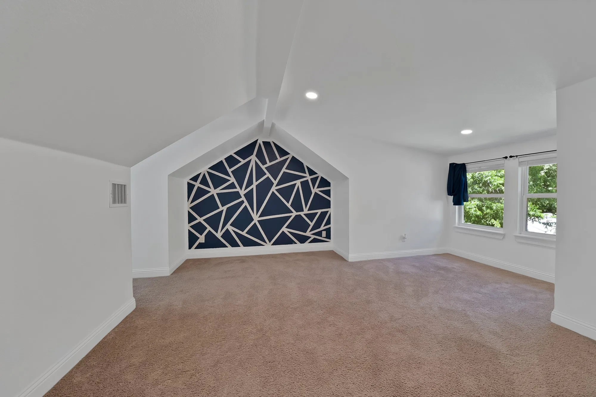 Single Family Residence For Sale in Tarrant County , 4713 Bernice Street, Haltom City, Texas 76117, 4 Bedroom, 3 Bathroom, 2 Garage spaces, 2,501 Sqft, built in 1952, mls#21247366, Real Estate Agent in Haltom City, Homes For Sale in Tarrant county, Homes For Sale in Haltom City, Realtor in Haltom City Texas, Real Estate Brokerage Independent Realty Texas, Luminita Cordes Realtor