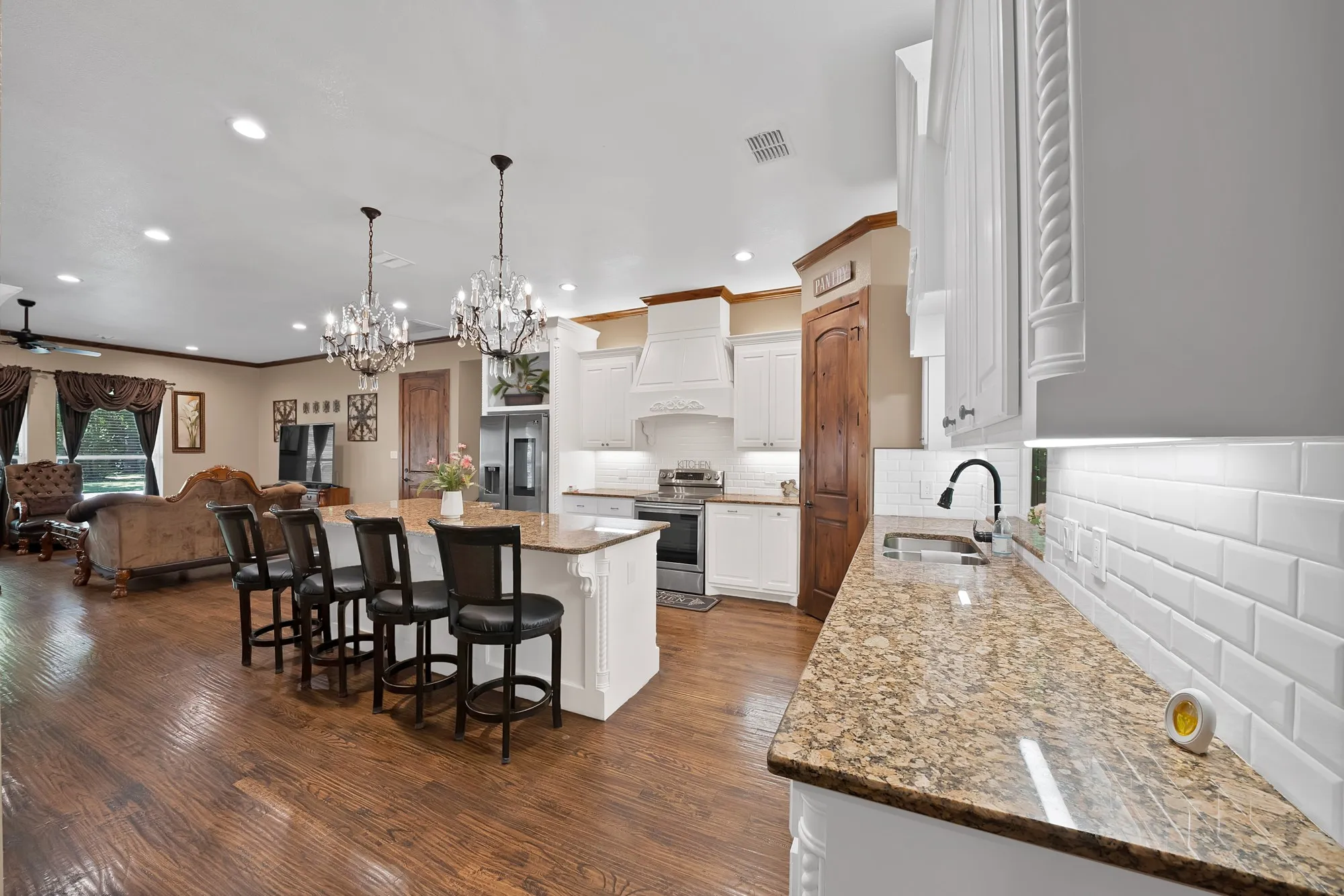 Single Family Residence For Sale in Tarrant County , 4713 Bernice Street, Haltom City, Texas 76117, 4 Bedroom, 3 Bathroom, 2 Garage spaces, 2,501 Sqft, built in 1952, mls#21247366, Real Estate Agent in Haltom City, Homes For Sale in Tarrant county, Homes For Sale in Haltom City, Realtor in Haltom City Texas, Real Estate Brokerage Independent Realty Texas, Luminita Cordes Realtor