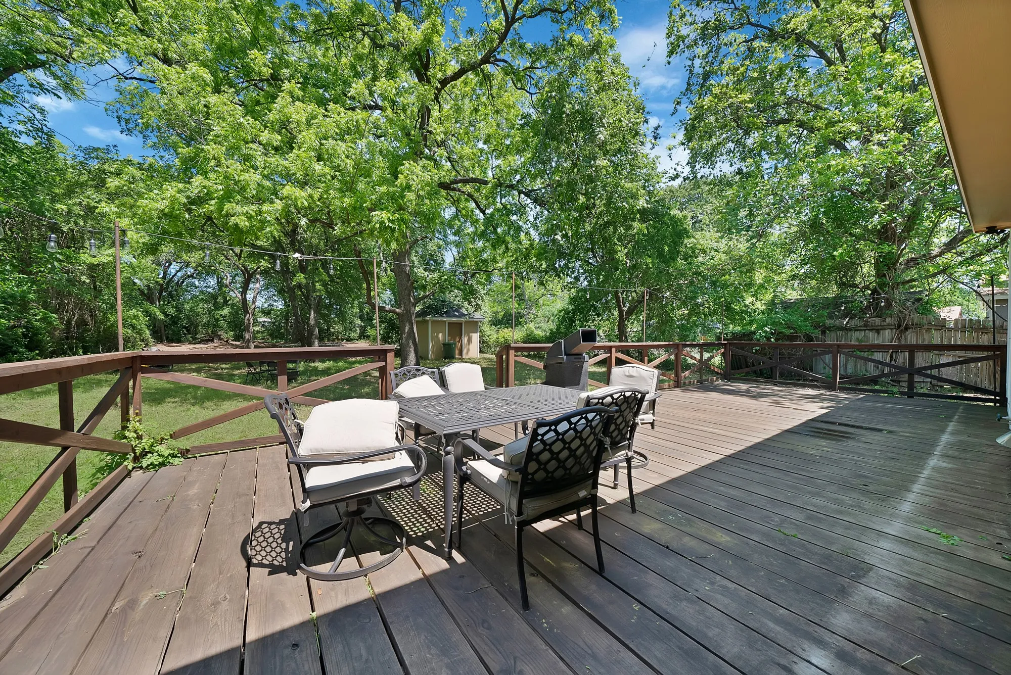 Single Family Residence For Sale in Tarrant County , 4713 Bernice Street, Haltom City, Texas 76117, 4 Bedroom, 3 Bathroom, 2 Garage spaces, 2,501 Sqft, built in 1952, mls#21247366, Real Estate Agent in Haltom City, Homes For Sale in Tarrant county, Homes For Sale in Haltom City, Realtor in Haltom City Texas, Real Estate Brokerage Independent Realty Texas, Luminita Cordes Realtor