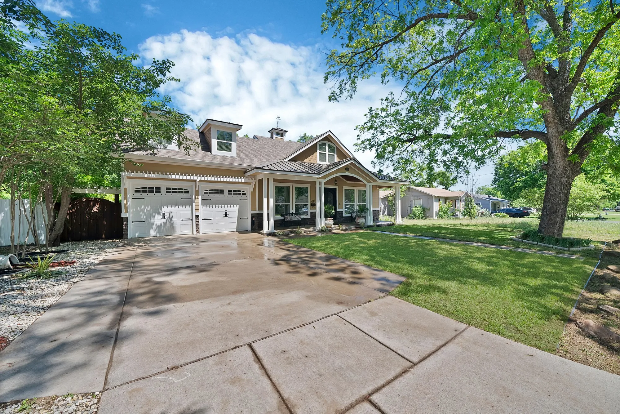 Single Family Residence For Sale in Tarrant County , 4713 Bernice Street, Haltom City, Texas 76117, 4 Bedroom, 3 Bathroom, 2 Garage spaces, 2,501 Sqft, built in 1952, mls#21247366, Real Estate Agent in Haltom City, Homes For Sale in Tarrant county, Homes For Sale in Haltom City, Realtor in Haltom City Texas, Real Estate Brokerage Independent Realty Texas, Luminita Cordes Realtor