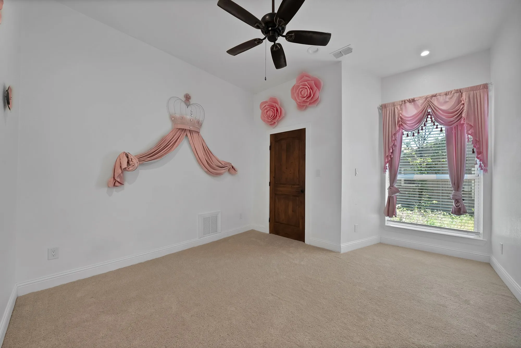 Single Family Residence For Sale in Tarrant County , 4713 Bernice Street, Haltom City, Texas 76117, 4 Bedroom, 3 Bathroom, 2 Garage spaces, 2,501 Sqft, built in 1952, mls#21247366, Real Estate Agent in Haltom City, Homes For Sale in Tarrant county, Homes For Sale in Haltom City, Realtor in Haltom City Texas, Real Estate Brokerage Independent Realty Texas, Luminita Cordes Realtor