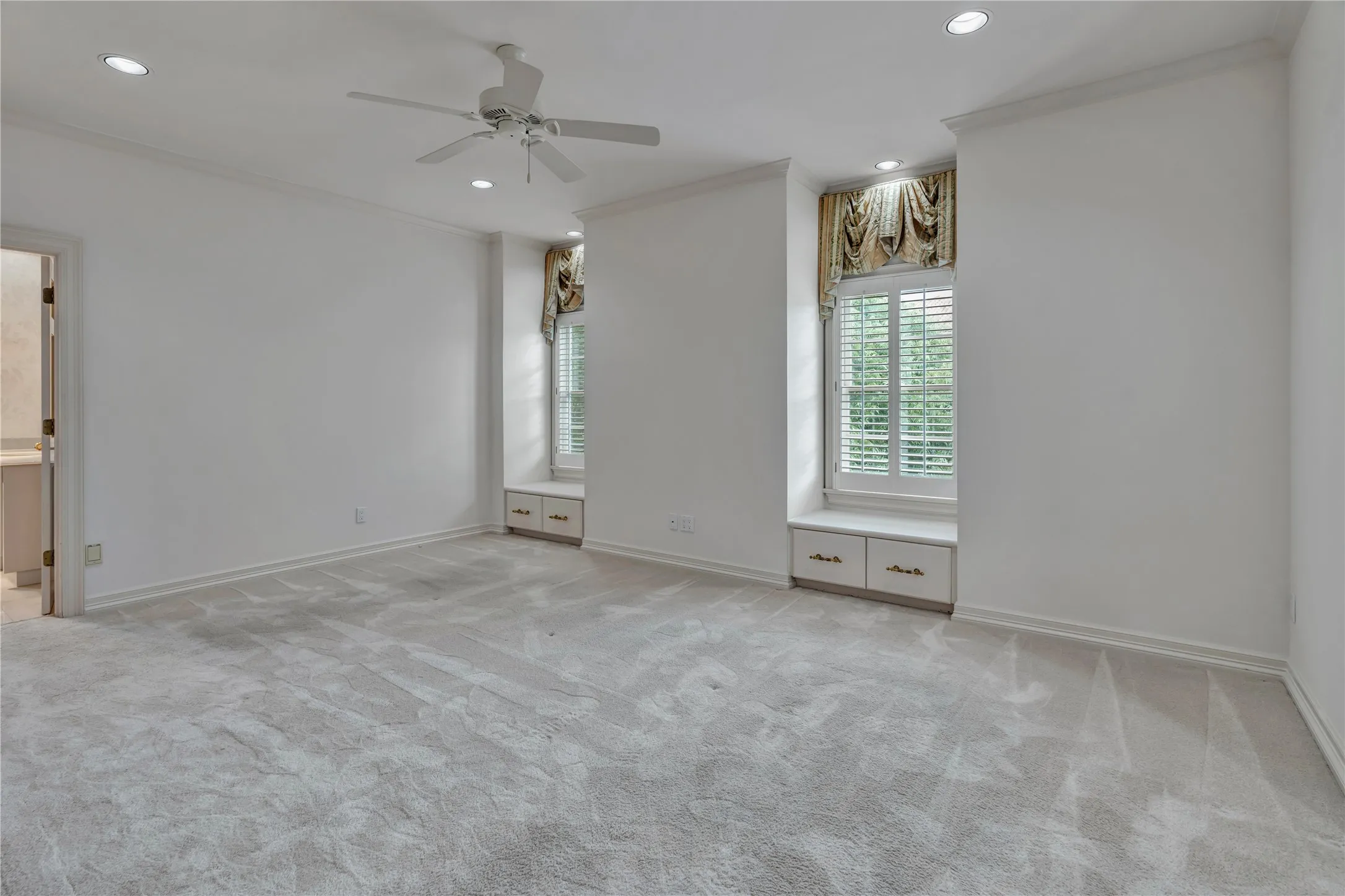 Single Family Residence For Sale in Tarrant County , 4733 Harley Avenue, Fort Worth, Texas 76107, 3 Bedroom, 5 Bathroom, 3 Garage spaces, 4,783 Sqft, built in 1993, mls#21248027, Real Estate Agent in Fort Worth, Homes For Sale in Tarrant county, Homes For Sale in Fort Worth, Realtor in Fort Worth Texas, Real Estate Brokerage Independent Realty Texas, Luminita Cordes Realtor