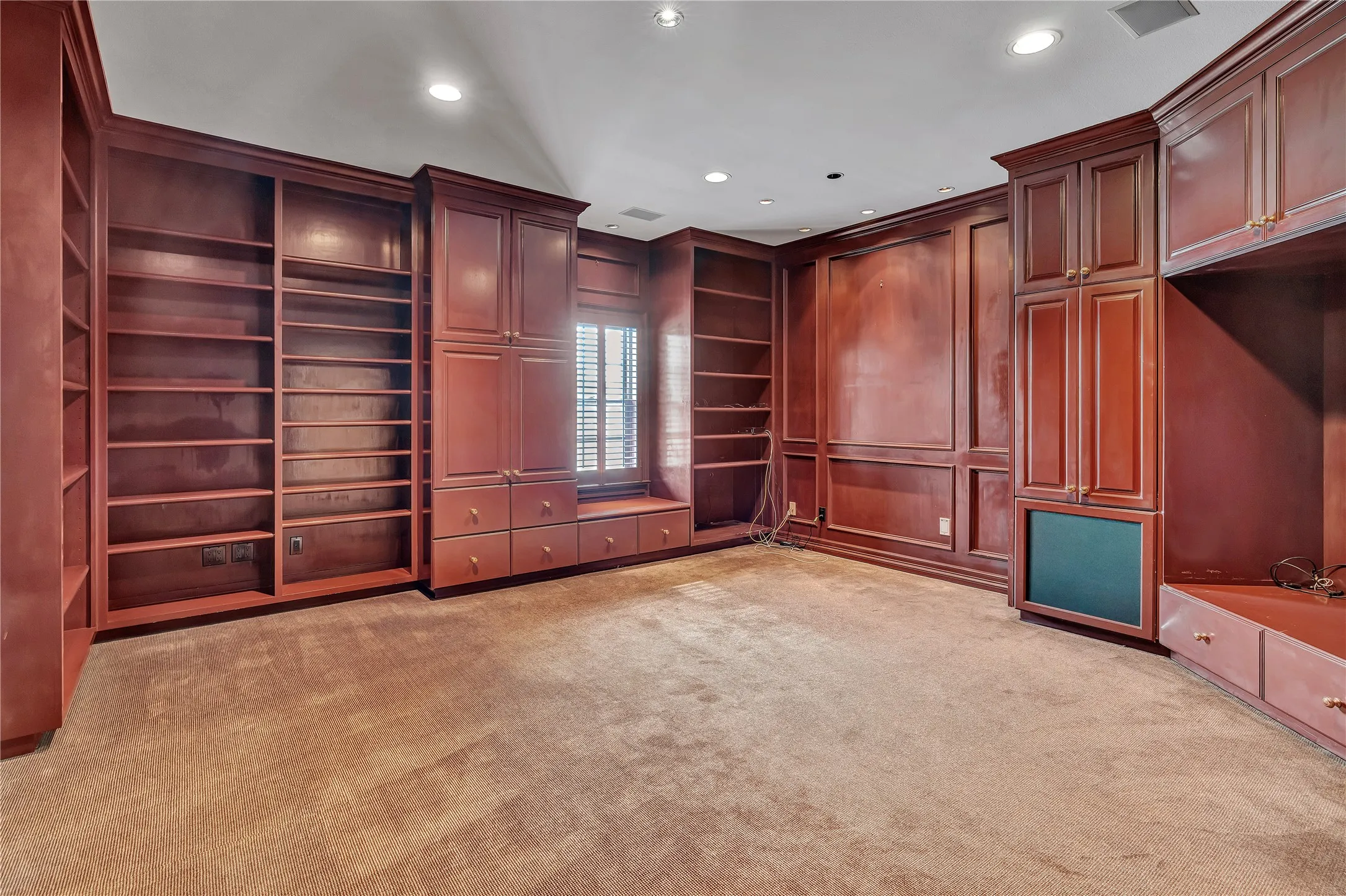Single Family Residence For Sale in Tarrant County , 4733 Harley Avenue, Fort Worth, Texas 76107, 3 Bedroom, 5 Bathroom, 3 Garage spaces, 4,783 Sqft, built in 1993, mls#21248027, Real Estate Agent in Fort Worth, Homes For Sale in Tarrant county, Homes For Sale in Fort Worth, Realtor in Fort Worth Texas, Real Estate Brokerage Independent Realty Texas, Luminita Cordes Realtor