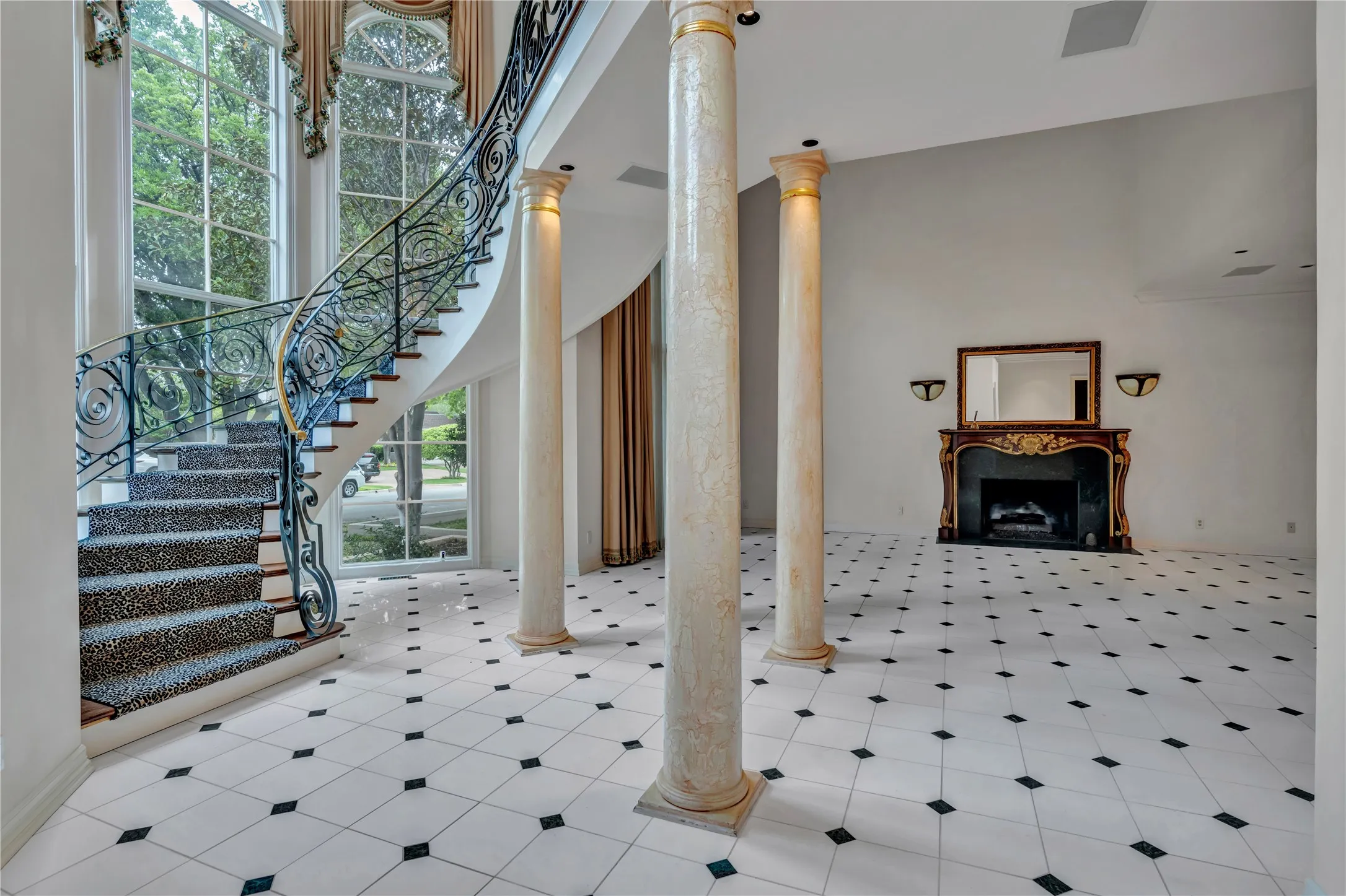 Single Family Residence For Sale in Tarrant County , 4733 Harley Avenue, Fort Worth, Texas 76107, 3 Bedroom, 5 Bathroom, 3 Garage spaces, 4,783 Sqft, built in 1993, mls#21248027, Real Estate Agent in Fort Worth, Homes For Sale in Tarrant county, Homes For Sale in Fort Worth, Realtor in Fort Worth Texas, Real Estate Brokerage Independent Realty Texas, Luminita Cordes Realtor