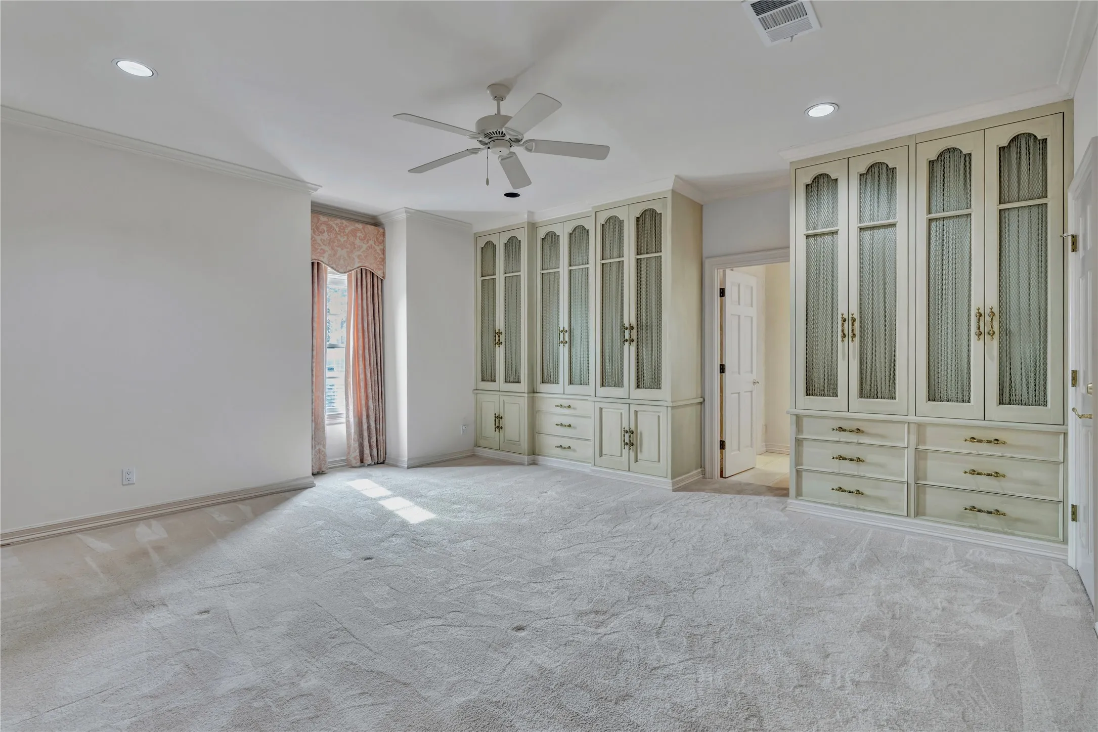 Single Family Residence For Sale in Tarrant County , 4733 Harley Avenue, Fort Worth, Texas 76107, 3 Bedroom, 5 Bathroom, 3 Garage spaces, 4,783 Sqft, built in 1993, mls#21248027, Real Estate Agent in Fort Worth, Homes For Sale in Tarrant county, Homes For Sale in Fort Worth, Realtor in Fort Worth Texas, Real Estate Brokerage Independent Realty Texas, Luminita Cordes Realtor