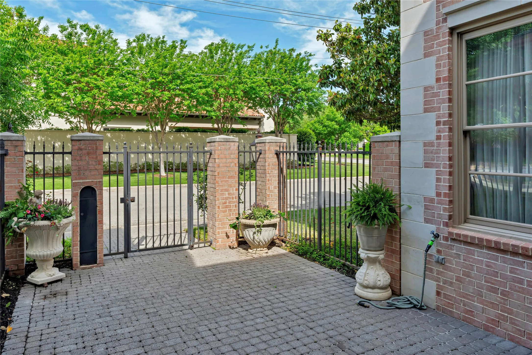 Single Family Residence For Sale in Tarrant County , 4733 Harley Avenue, Fort Worth, Texas 76107, 3 Bedroom, 5 Bathroom, 3 Garage spaces, 4,783 Sqft, built in 1993, mls#21248027, Real Estate Agent in Fort Worth, Homes For Sale in Tarrant county, Homes For Sale in Fort Worth, Realtor in Fort Worth Texas, Real Estate Brokerage Independent Realty Texas, Luminita Cordes Realtor