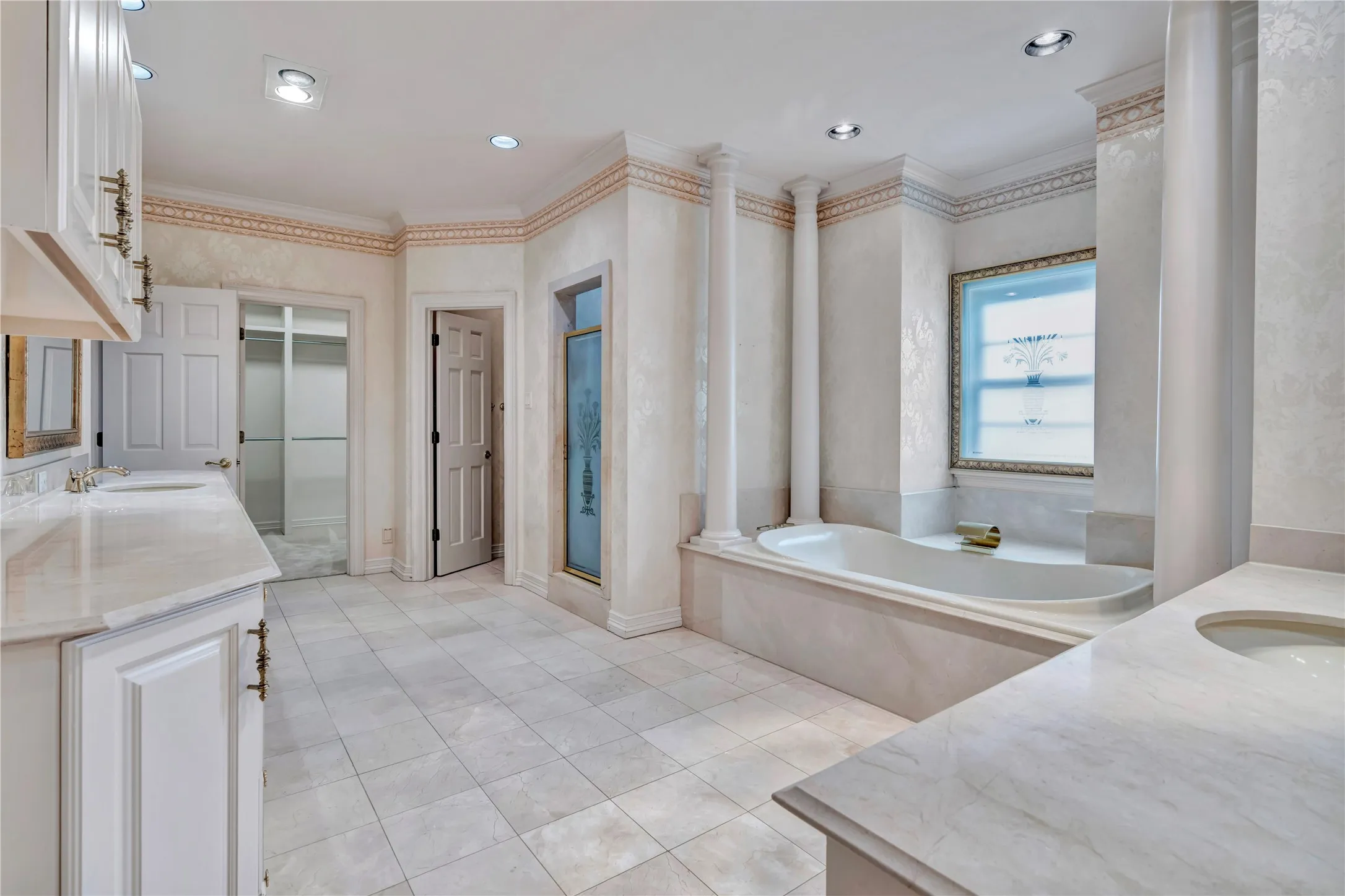 Single Family Residence For Sale in Tarrant County , 4733 Harley Avenue, Fort Worth, Texas 76107, 3 Bedroom, 5 Bathroom, 3 Garage spaces, 4,783 Sqft, built in 1993, mls#21248027, Real Estate Agent in Fort Worth, Homes For Sale in Tarrant county, Homes For Sale in Fort Worth, Realtor in Fort Worth Texas, Real Estate Brokerage Independent Realty Texas, Luminita Cordes Realtor
