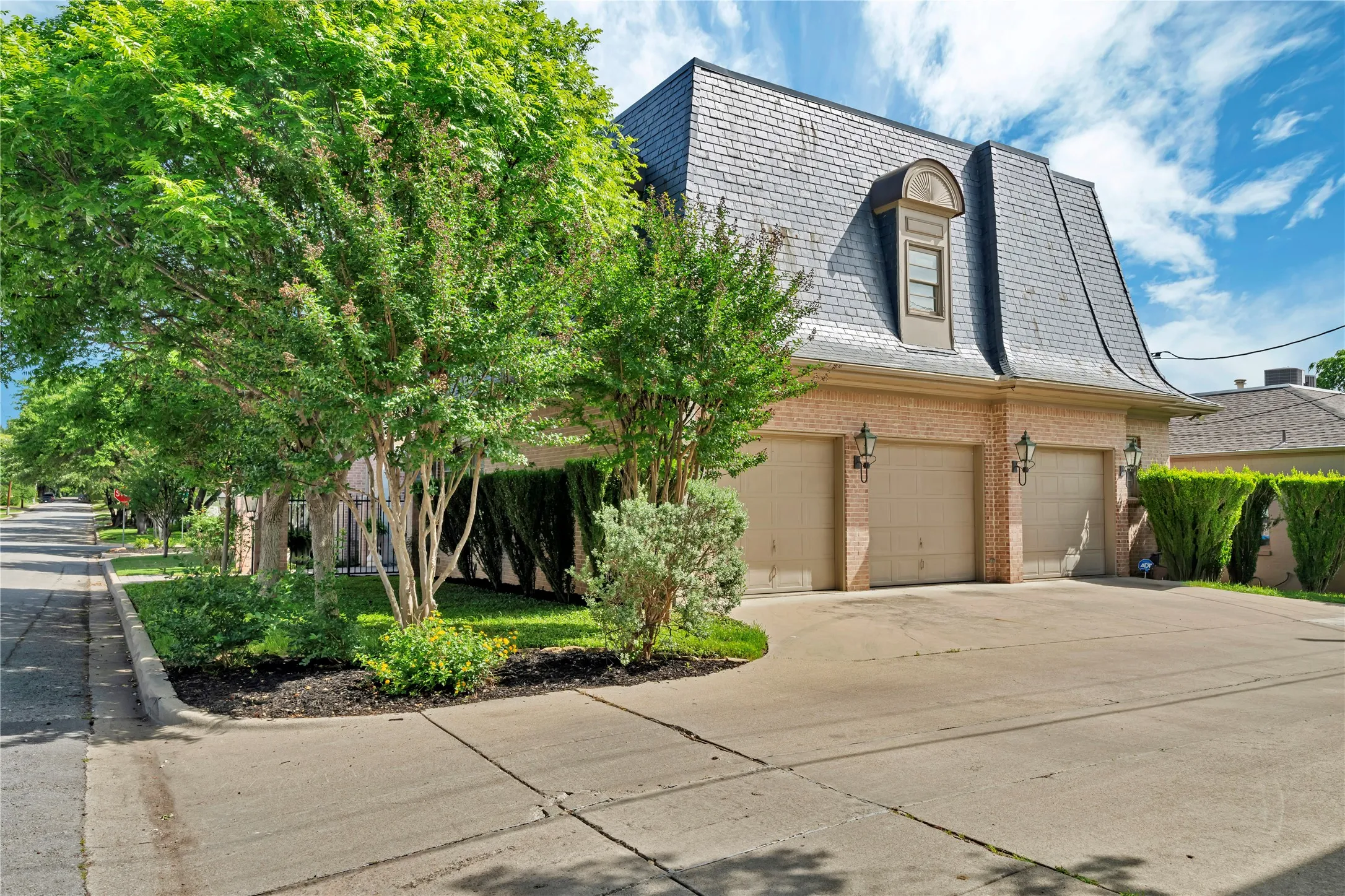 Single Family Residence For Sale in Tarrant County , 4733 Harley Avenue, Fort Worth, Texas 76107, 3 Bedroom, 5 Bathroom, 3 Garage spaces, 4,783 Sqft, built in 1993, mls#21248027, Real Estate Agent in Fort Worth, Homes For Sale in Tarrant county, Homes For Sale in Fort Worth, Realtor in Fort Worth Texas, Real Estate Brokerage Independent Realty Texas, Luminita Cordes Realtor