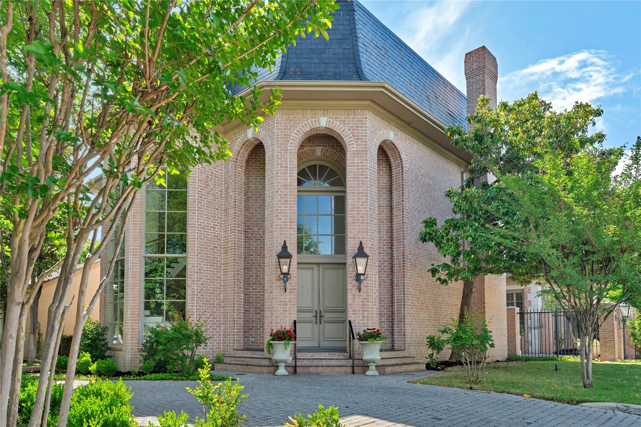 Single Family Residence For Sale in Tarrant County , 4733 Harley Avenue, Fort Worth, Texas 76107, 3 Bedroom, 5 Bathroom, 3 Garage spaces, 4,783 Sqft, built in 1993, mls#21248027, Real Estate Agent in Fort Worth, Homes For Sale in Tarrant county, Homes For Sale in Fort Worth, Realtor in Fort Worth Texas, Real Estate Brokerage Independent Realty Texas, Luminita Cordes Realtor