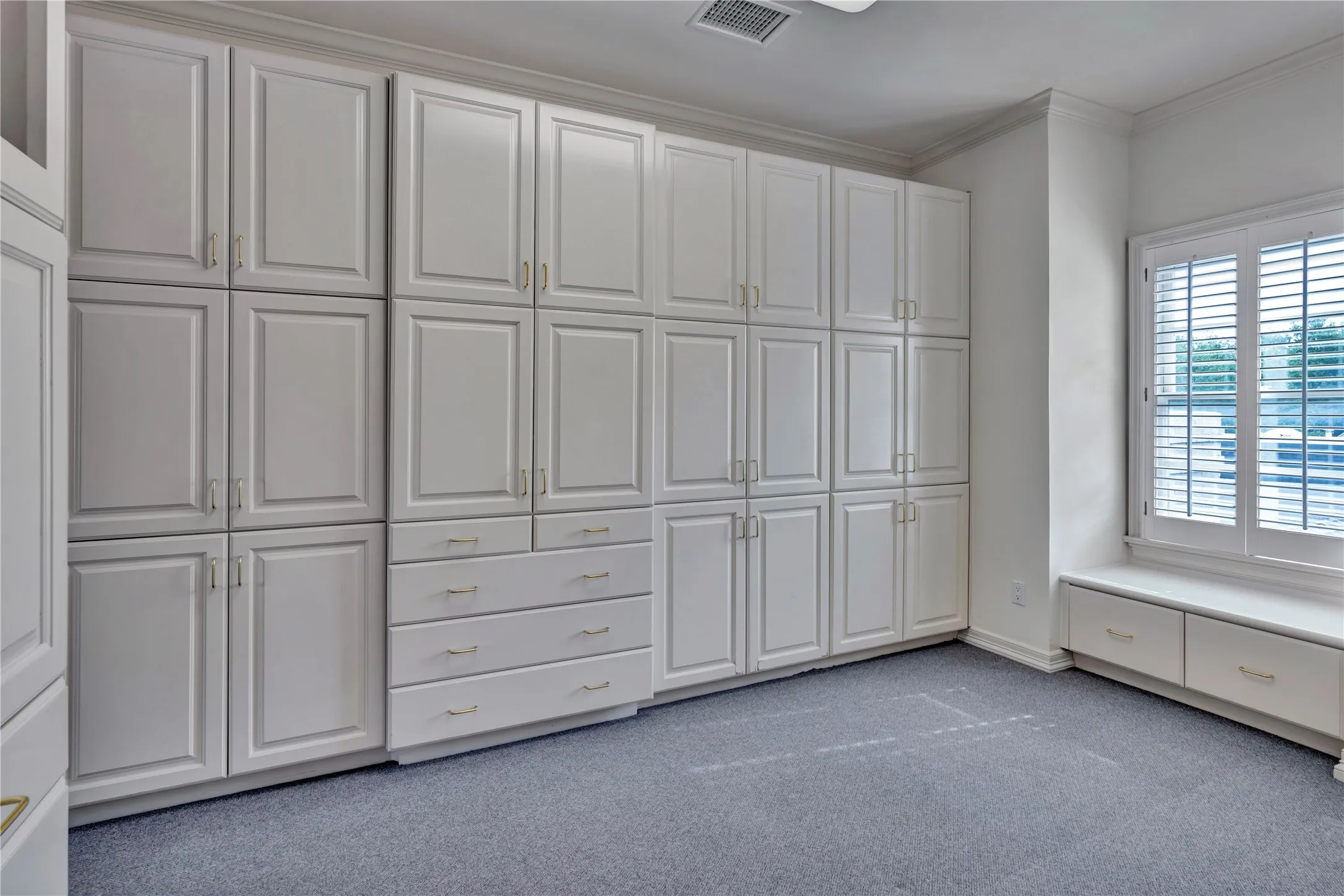 Single Family Residence For Sale in Tarrant County , 4733 Harley Avenue, Fort Worth, Texas 76107, 3 Bedroom, 5 Bathroom, 3 Garage spaces, 4,783 Sqft, built in 1993, mls#21248027, Real Estate Agent in Fort Worth, Homes For Sale in Tarrant county, Homes For Sale in Fort Worth, Realtor in Fort Worth Texas, Real Estate Brokerage Independent Realty Texas, Luminita Cordes Realtor