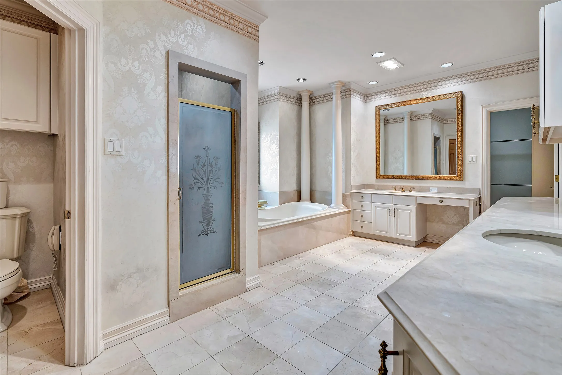 Single Family Residence For Sale in Tarrant County , 4733 Harley Avenue, Fort Worth, Texas 76107, 3 Bedroom, 5 Bathroom, 3 Garage spaces, 4,783 Sqft, built in 1993, mls#21248027, Real Estate Agent in Fort Worth, Homes For Sale in Tarrant county, Homes For Sale in Fort Worth, Realtor in Fort Worth Texas, Real Estate Brokerage Independent Realty Texas, Luminita Cordes Realtor