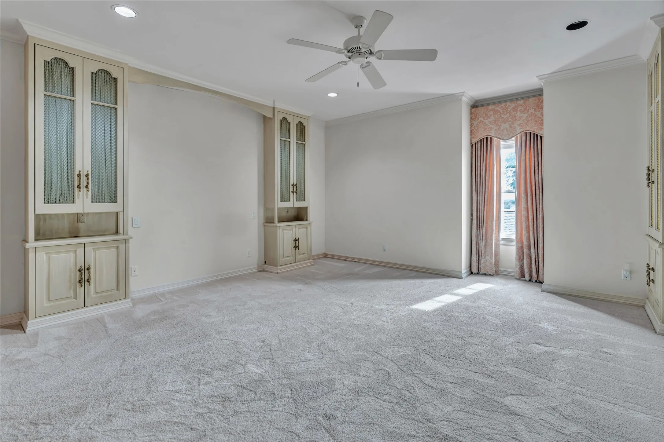 Single Family Residence For Sale in Tarrant County , 4733 Harley Avenue, Fort Worth, Texas 76107, 3 Bedroom, 5 Bathroom, 3 Garage spaces, 4,783 Sqft, built in 1993, mls#21248027, Real Estate Agent in Fort Worth, Homes For Sale in Tarrant county, Homes For Sale in Fort Worth, Realtor in Fort Worth Texas, Real Estate Brokerage Independent Realty Texas, Luminita Cordes Realtor