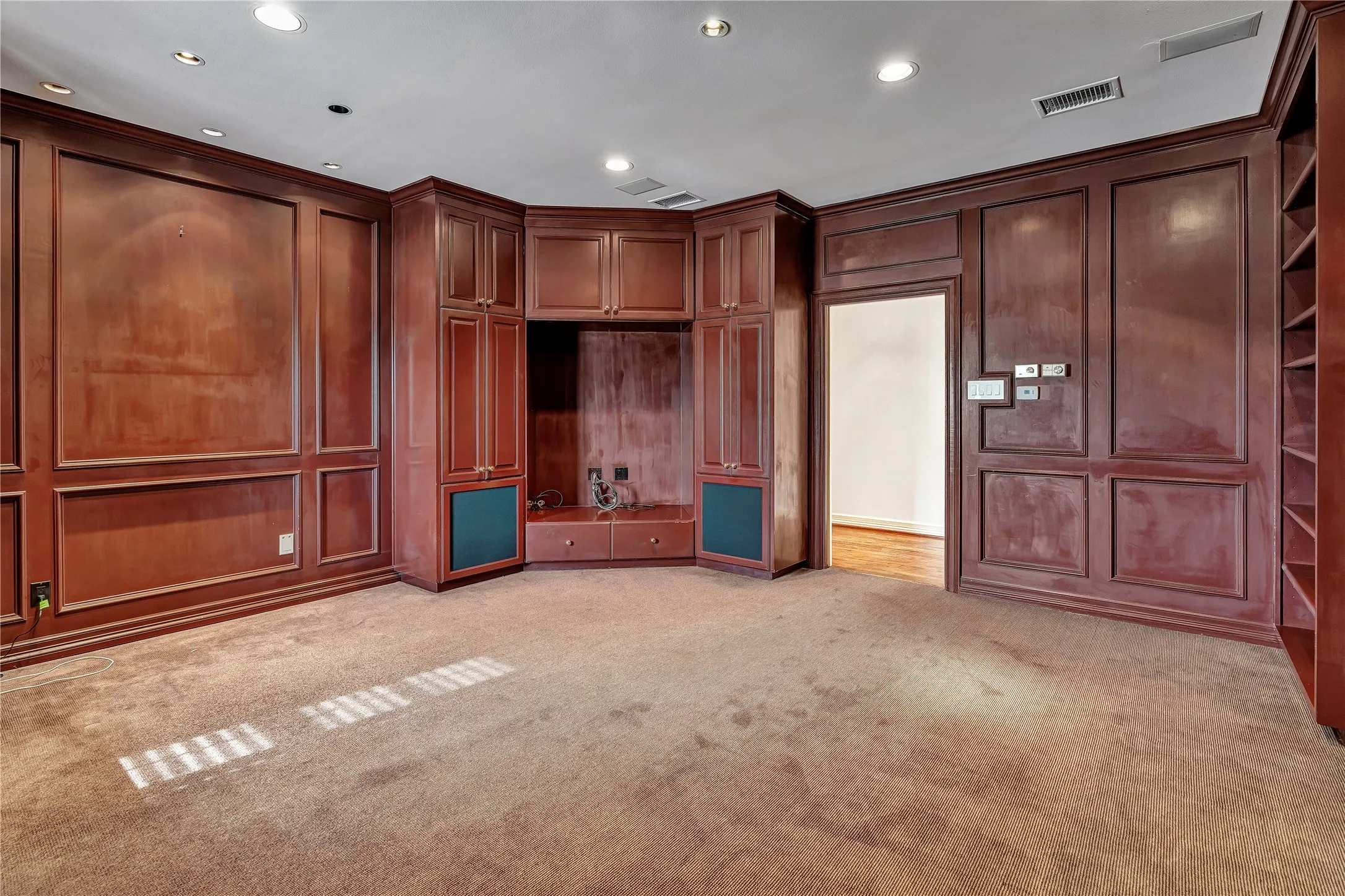 Single Family Residence For Sale in Tarrant County , 4733 Harley Avenue, Fort Worth, Texas 76107, 3 Bedroom, 5 Bathroom, 3 Garage spaces, 4,783 Sqft, built in 1993, mls#21248027, Real Estate Agent in Fort Worth, Homes For Sale in Tarrant county, Homes For Sale in Fort Worth, Realtor in Fort Worth Texas, Real Estate Brokerage Independent Realty Texas, Luminita Cordes Realtor