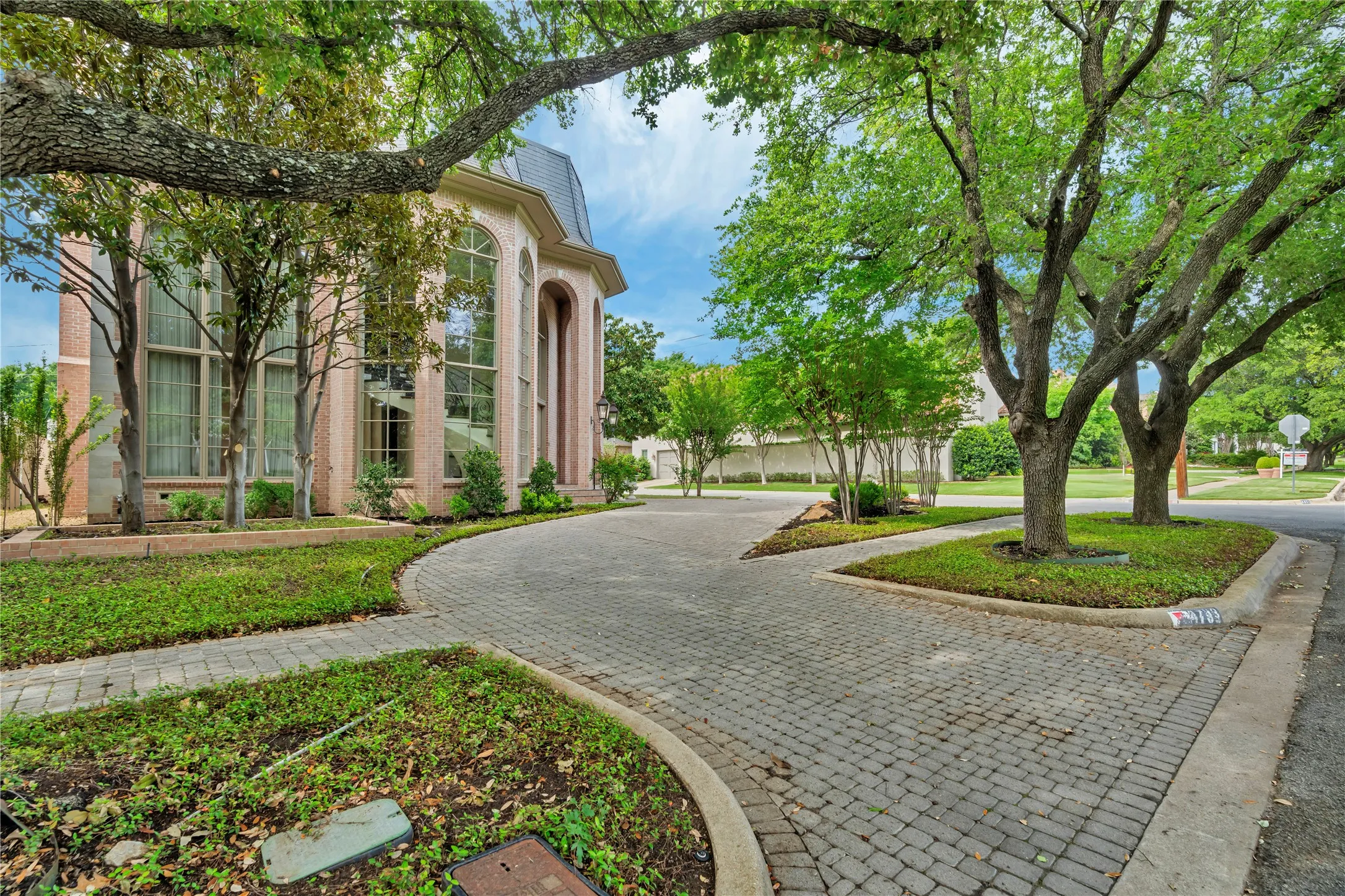 Single Family Residence For Sale in Tarrant County , 4733 Harley Avenue, Fort Worth, Texas 76107, 3 Bedroom, 5 Bathroom, 3 Garage spaces, 4,783 Sqft, built in 1993, mls#21248027, Real Estate Agent in Fort Worth, Homes For Sale in Tarrant county, Homes For Sale in Fort Worth, Realtor in Fort Worth Texas, Real Estate Brokerage Independent Realty Texas, Luminita Cordes Realtor