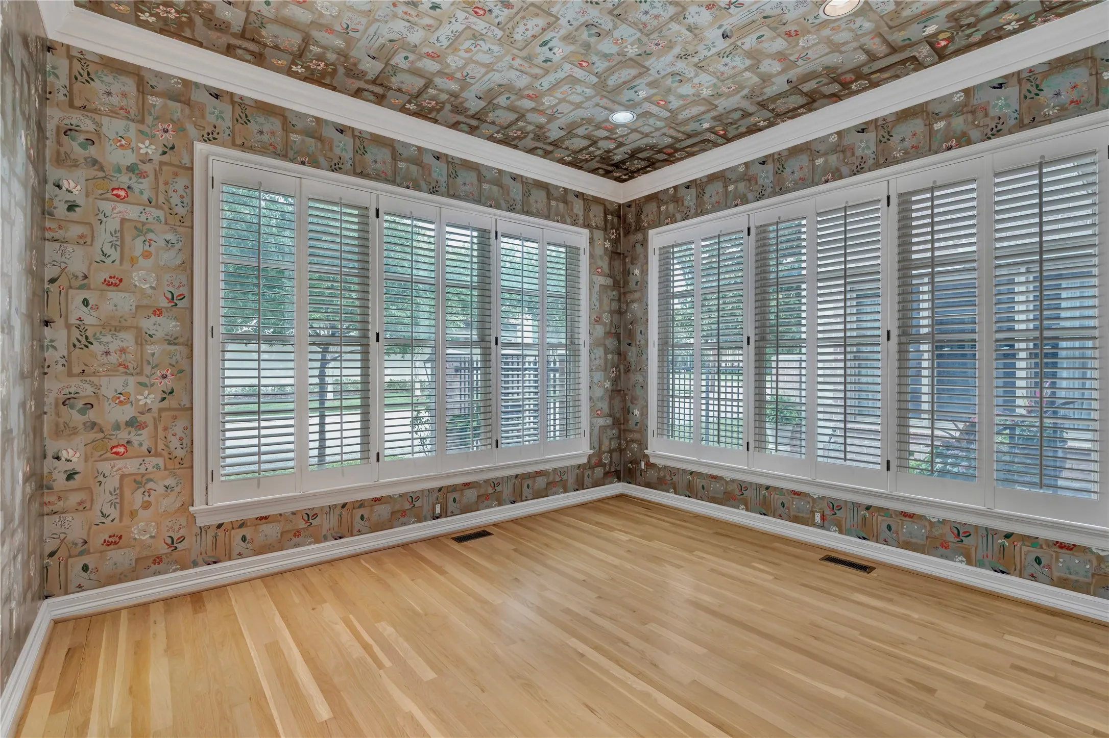 Single Family Residence For Sale in Tarrant County , 4733 Harley Avenue, Fort Worth, Texas 76107, 3 Bedroom, 5 Bathroom, 3 Garage spaces, 4,783 Sqft, built in 1993, mls#21248027, Real Estate Agent in Fort Worth, Homes For Sale in Tarrant county, Homes For Sale in Fort Worth, Realtor in Fort Worth Texas, Real Estate Brokerage Independent Realty Texas, Luminita Cordes Realtor
