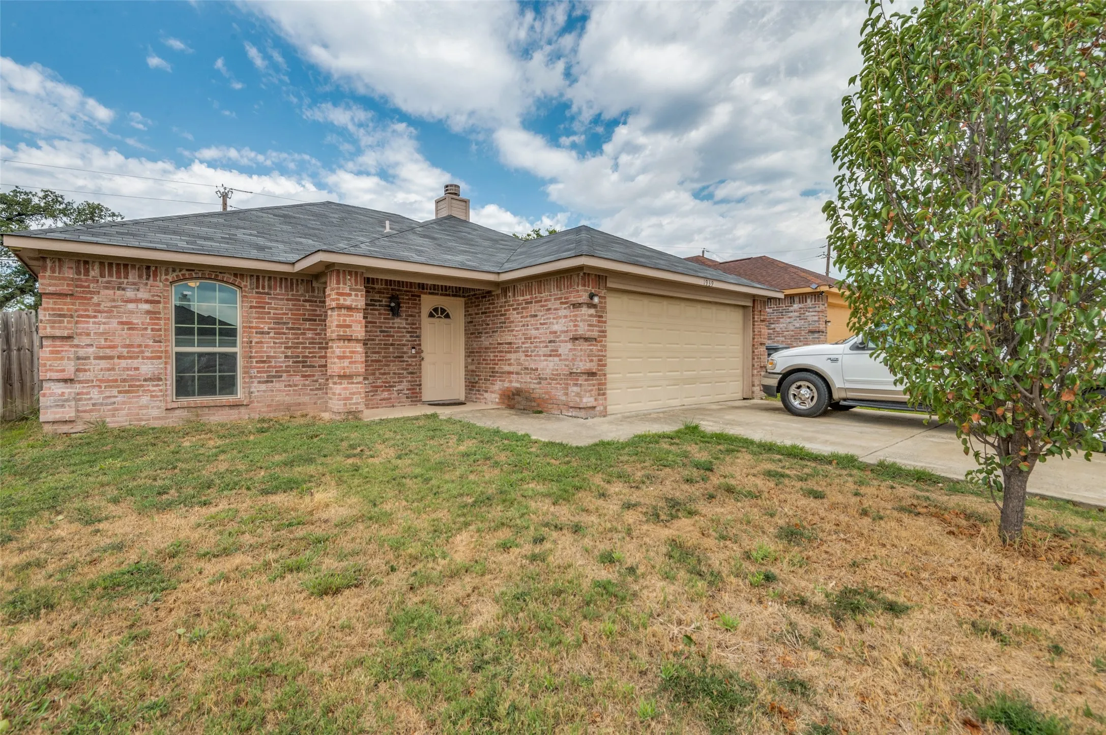 Single Family Residence For Rent in Dallas County , 1939 Naira Drive, Dallas, Texas 75217, 3 Bedroom, 2 Bathroom, 1 Garage spaces, 1,415 Sqft, built in 2016, mls#21246818, Real Estate Agent in Dallas, Homes For Rent in Dallas county, Homes For Rent in Dallas, Realtor in Dallas Texas, Real Estate Brokerage Independent Realty Texas, Luminita Cordes Realtor