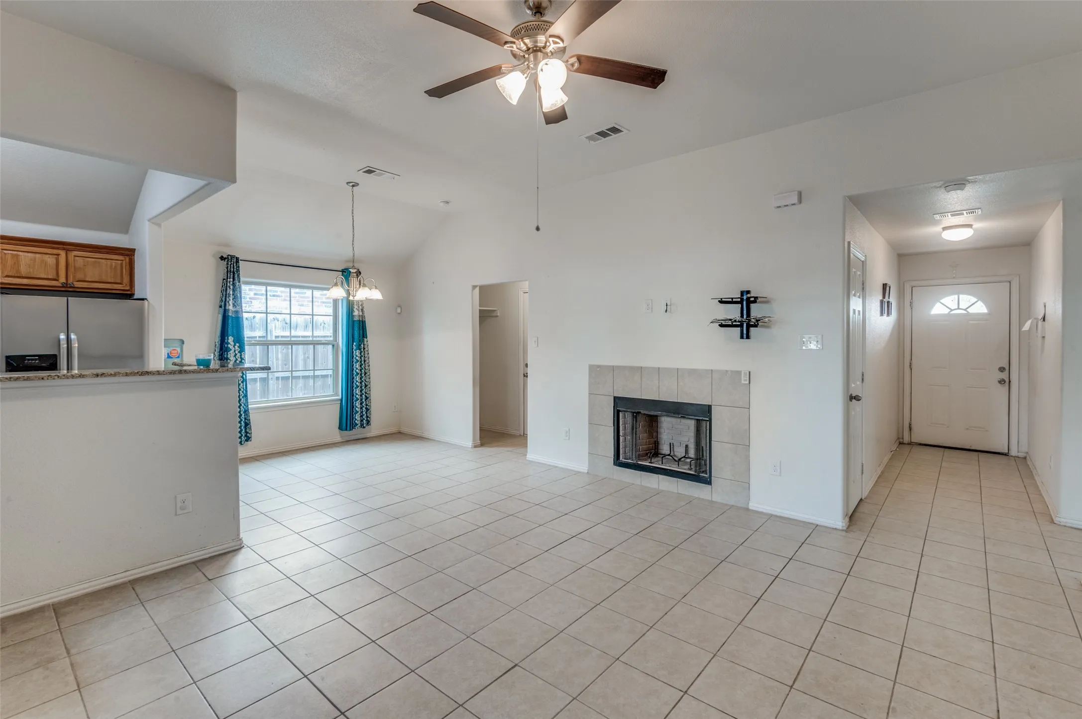 Single Family Residence For Rent in Dallas County , 1939 Naira Drive, Dallas, Texas 75217, 3 Bedroom, 2 Bathroom, 1 Garage spaces, 1,415 Sqft, built in 2016, mls#21246818, Real Estate Agent in Dallas, Homes For Rent in Dallas county, Homes For Rent in Dallas, Realtor in Dallas Texas, Real Estate Brokerage Independent Realty Texas, Luminita Cordes Realtor