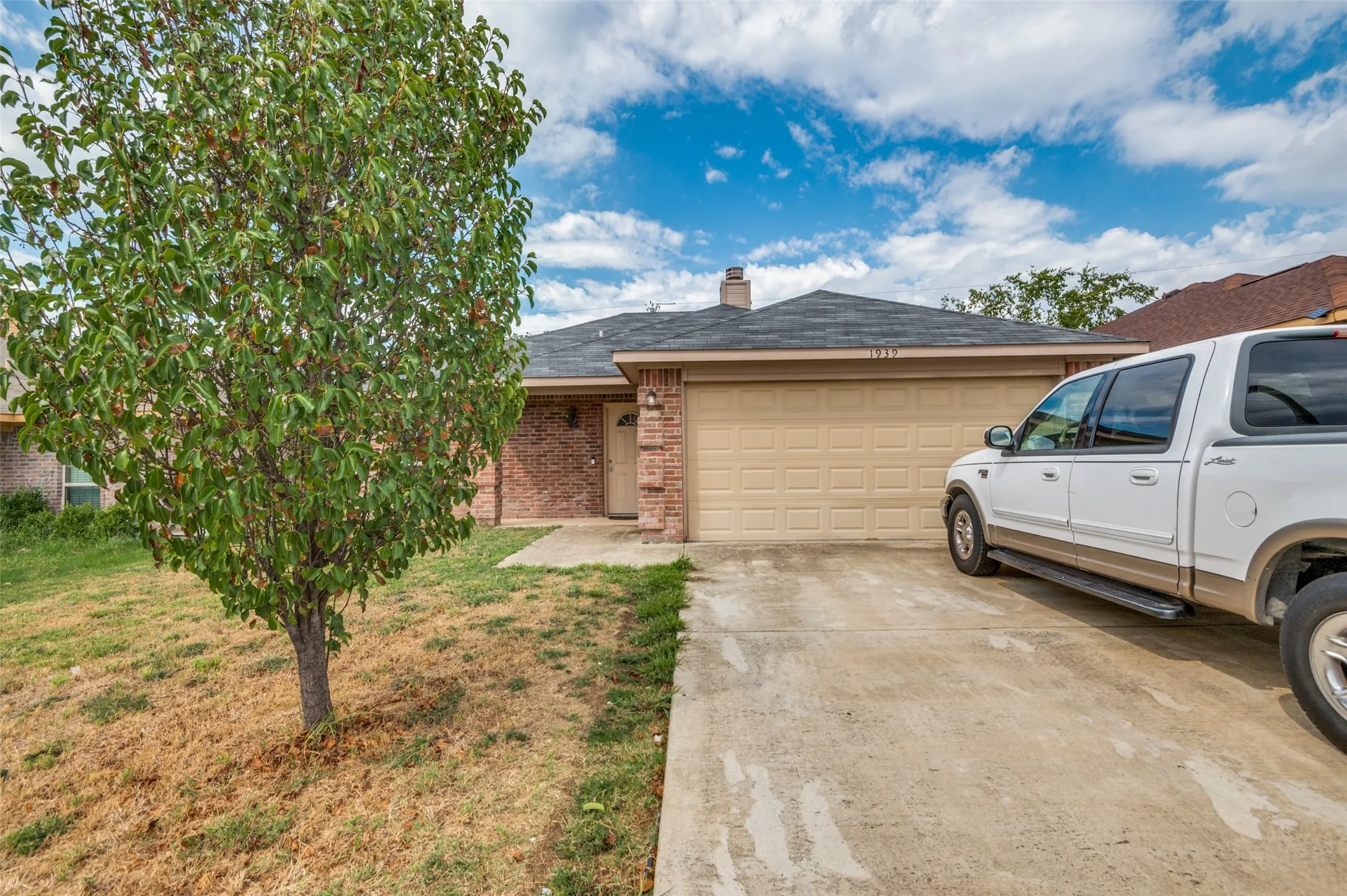 Single Family Residence For Rent in Dallas County , 1939 Naira Drive, Dallas, Texas 75217, 3 Bedroom, 2 Bathroom, 1 Garage spaces, 1,415 Sqft, built in 2016, mls#21246818, Real Estate Agent in Dallas, Homes For Rent in Dallas county, Homes For Rent in Dallas, Realtor in Dallas Texas, Real Estate Brokerage Independent Realty Texas, Luminita Cordes Realtor
