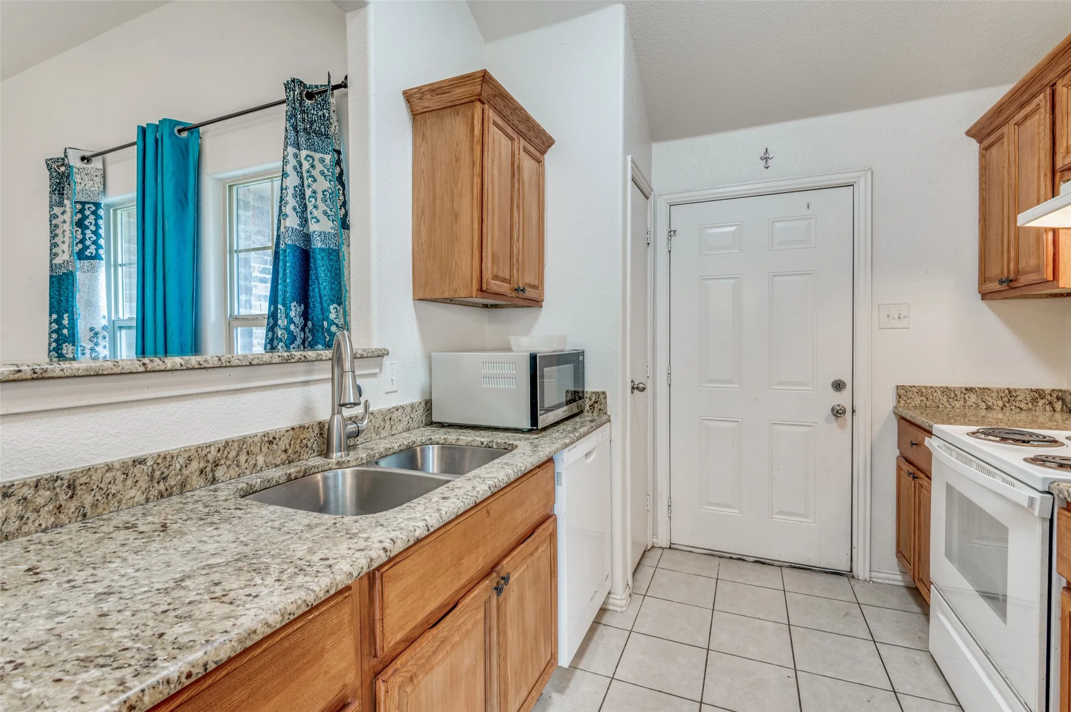 Single Family Residence For Rent in Dallas County , 1939 Naira Drive, Dallas, Texas 75217, 3 Bedroom, 2 Bathroom, 1 Garage spaces, 1,415 Sqft, built in 2016, mls#21246818, Real Estate Agent in Dallas, Homes For Rent in Dallas county, Homes For Rent in Dallas, Realtor in Dallas Texas, Real Estate Brokerage Independent Realty Texas, Luminita Cordes Realtor