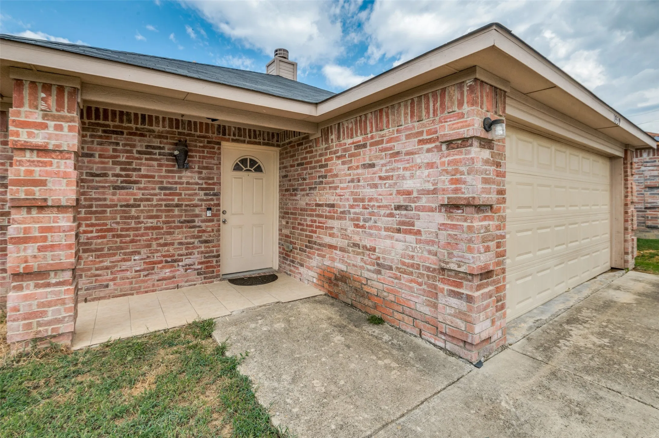 Single Family Residence For Rent in Dallas County , 1939 Naira Drive, Dallas, Texas 75217, 3 Bedroom, 2 Bathroom, 1 Garage spaces, 1,415 Sqft, built in 2016, mls#21246818, Real Estate Agent in Dallas, Homes For Rent in Dallas county, Homes For Rent in Dallas, Realtor in Dallas Texas, Real Estate Brokerage Independent Realty Texas, Luminita Cordes Realtor
