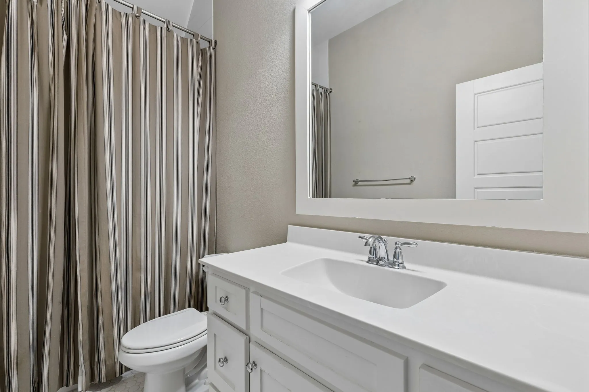 Single Family Residence For Sale in Denton County , 4908 Union Park Boulevard E, Little Elm, Texas 76227, 4 Bedroom, 5 Bathroom, 3 Garage spaces, 4,169 Sqft, built in 2015, Preowned, mls#21247261, Real Estate Agent in Little Elm, Homes For Sale in Denton county, Homes For Sale in Little Elm, Realtor in Little Elm Texas, Real Estate Brokerage Independent Realty Texas, Luminita Cordes Realtor