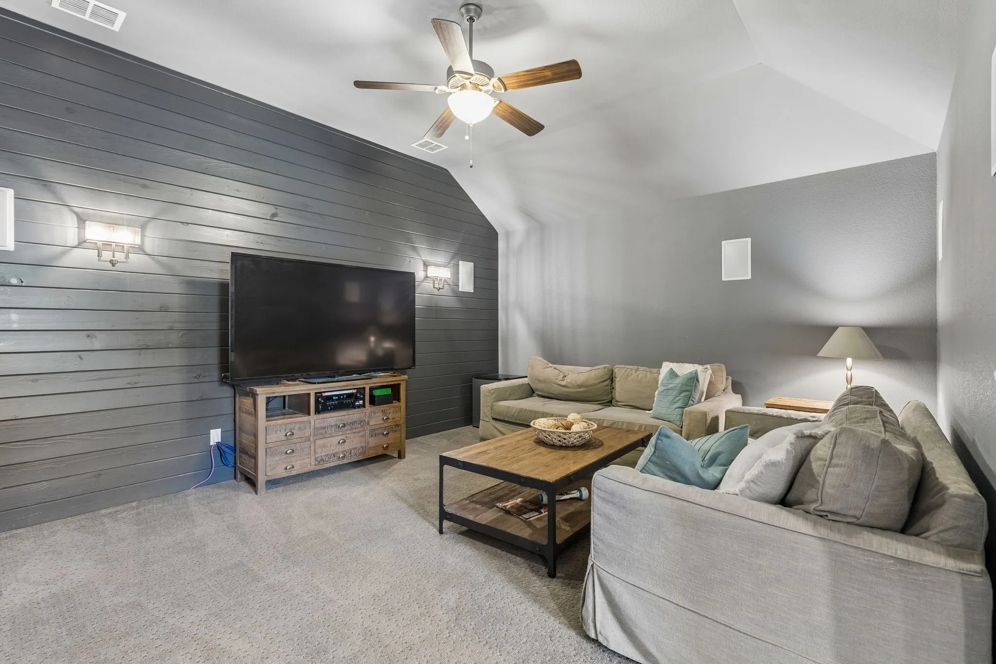 Single Family Residence For Sale in Denton County , 4908 Union Park Boulevard E, Little Elm, Texas 76227, 4 Bedroom, 5 Bathroom, 3 Garage spaces, 4,169 Sqft, built in 2015, Preowned, mls#21247261, Real Estate Agent in Little Elm, Homes For Sale in Denton county, Homes For Sale in Little Elm, Realtor in Little Elm Texas, Real Estate Brokerage Independent Realty Texas, Luminita Cordes Realtor