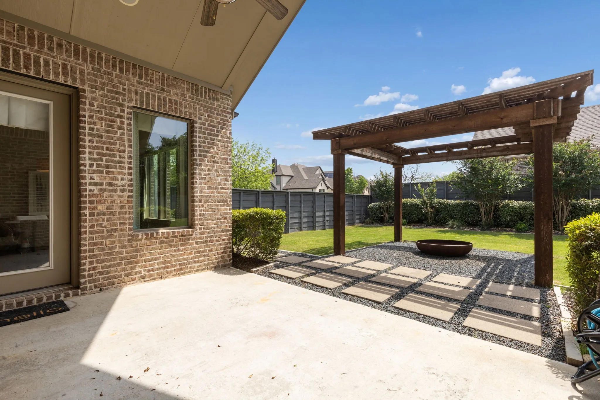 Single Family Residence For Sale in Denton County , 4908 Union Park Boulevard E, Little Elm, Texas 76227, 4 Bedroom, 5 Bathroom, 3 Garage spaces, 4,169 Sqft, built in 2015, Preowned, mls#21247261, Real Estate Agent in Little Elm, Homes For Sale in Denton county, Homes For Sale in Little Elm, Realtor in Little Elm Texas, Real Estate Brokerage Independent Realty Texas, Luminita Cordes Realtor
