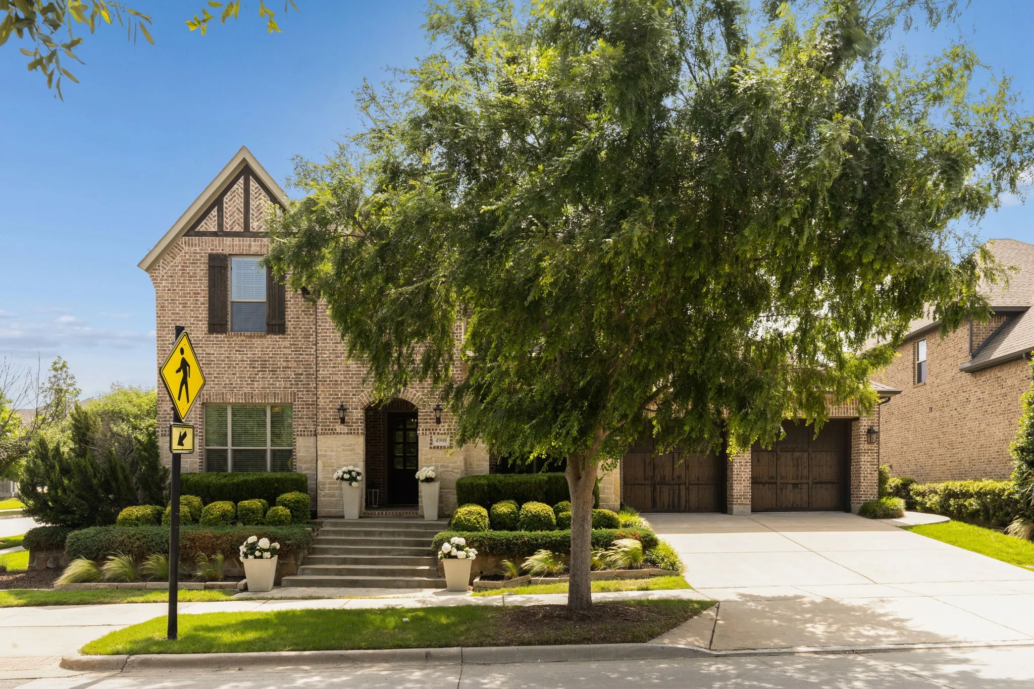 Single Family Residence For Sale in Denton County , 4908 Union Park Boulevard E, Little Elm, Texas 76227, 4 Bedroom, 5 Bathroom, 3 Garage spaces, 4,169 Sqft, built in 2015, Preowned, mls#21247261, Real Estate Agent in Little Elm, Homes For Sale in Denton county, Homes For Sale in Little Elm, Realtor in Little Elm Texas, Real Estate Brokerage Independent Realty Texas, Luminita Cordes Realtor