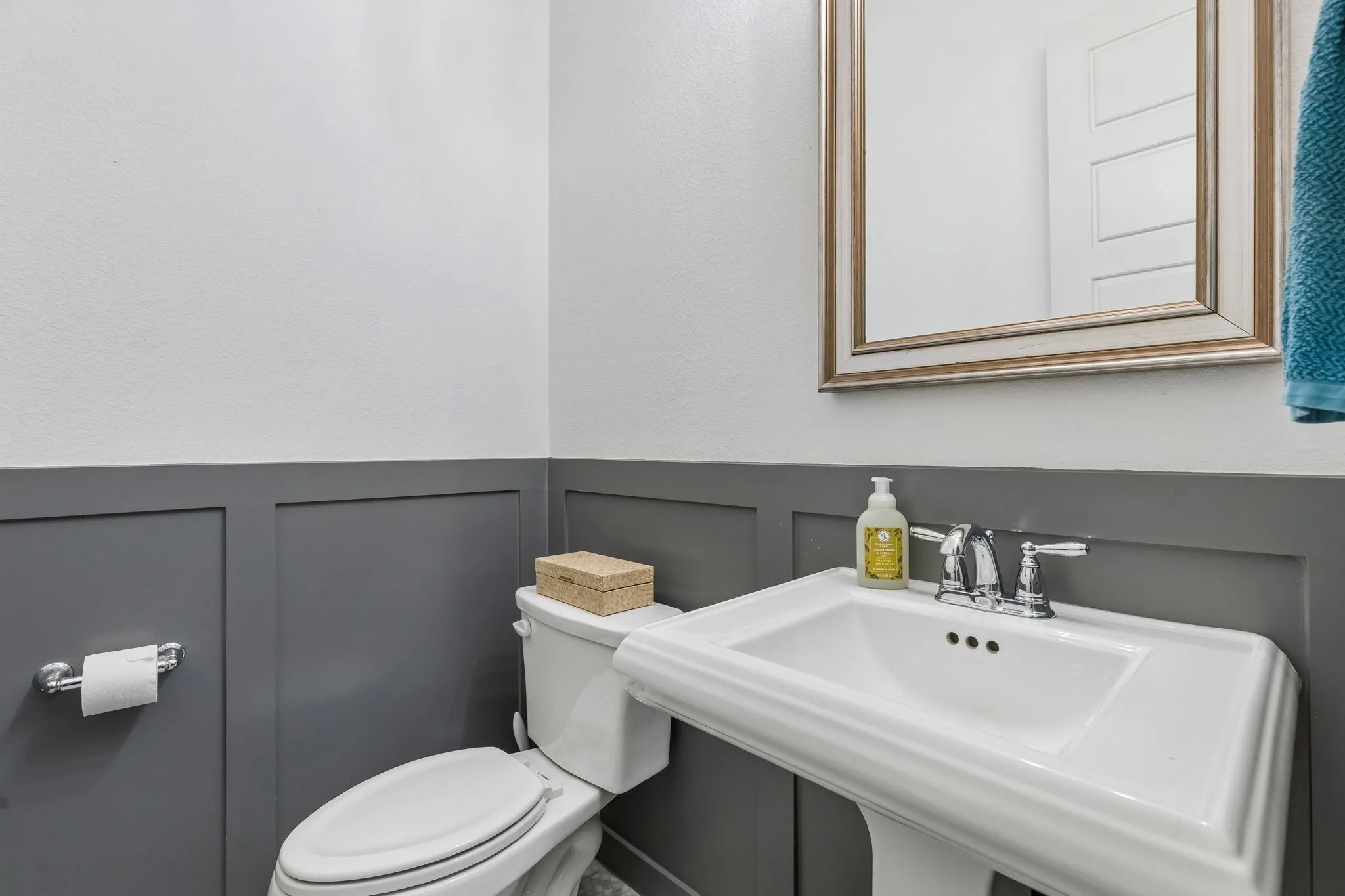 Single Family Residence For Sale in Denton County , 4908 Union Park Boulevard E, Little Elm, Texas 76227, 4 Bedroom, 5 Bathroom, 3 Garage spaces, 4,169 Sqft, built in 2015, Preowned, mls#21247261, Real Estate Agent in Little Elm, Homes For Sale in Denton county, Homes For Sale in Little Elm, Realtor in Little Elm Texas, Real Estate Brokerage Independent Realty Texas, Luminita Cordes Realtor